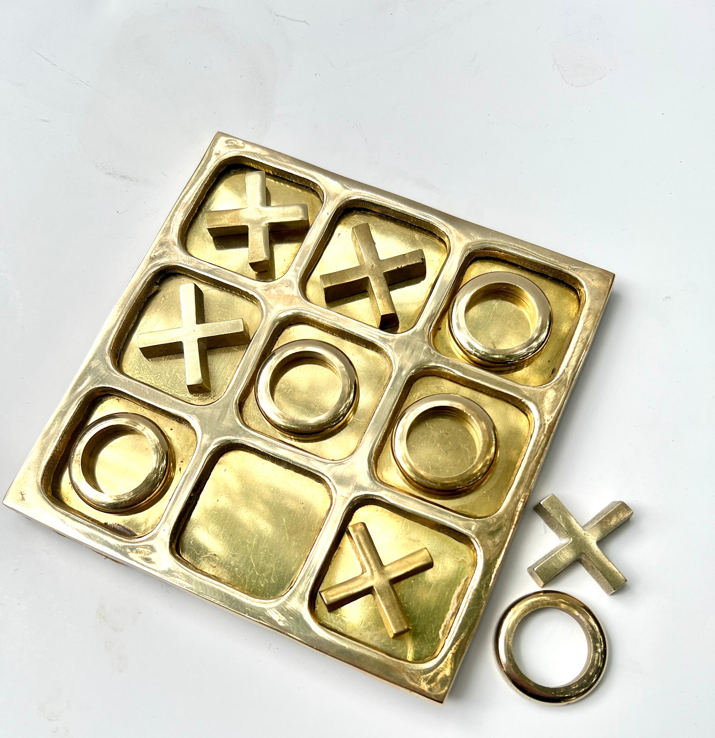 Moderno Tavola da Tic Tac in ottone massiccio con X e O in ottone in vendita