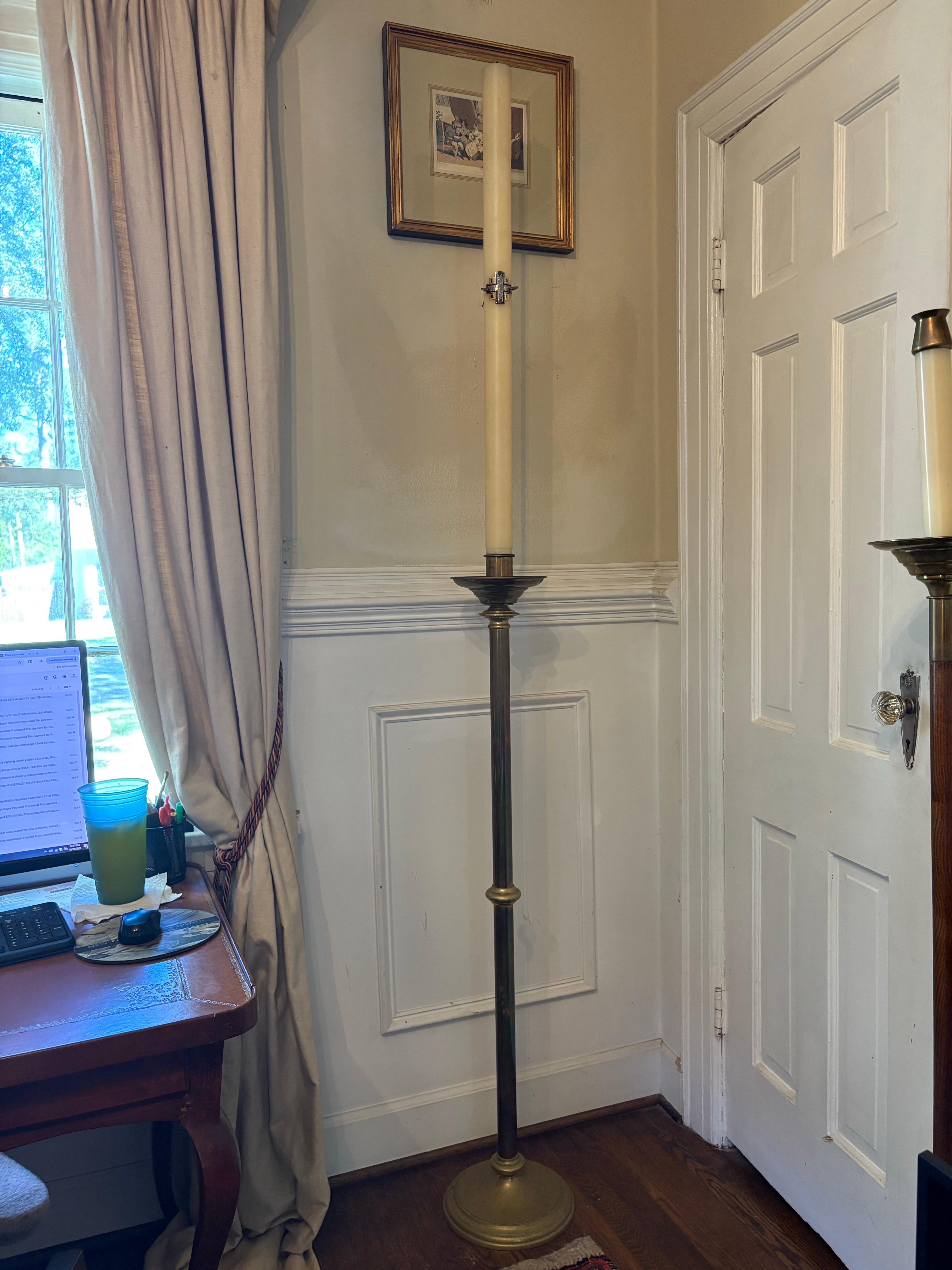 Antorcha o candelabro de altar de latón macizo, mediados del siglo XX Estadounidense en venta
