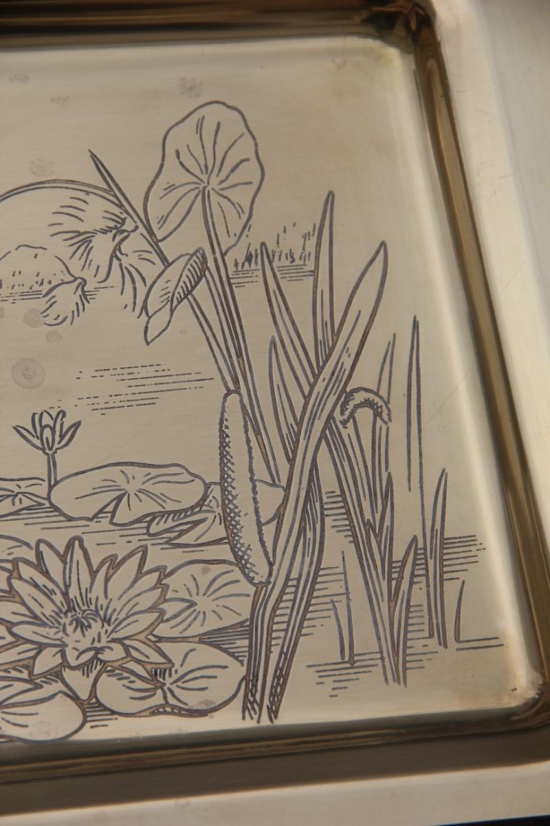 Massives Tablett aus massivem Messing mit gravierten Dekorationen von Blumen, Pflanzen und Vögeln Italienisch im Angebot 2