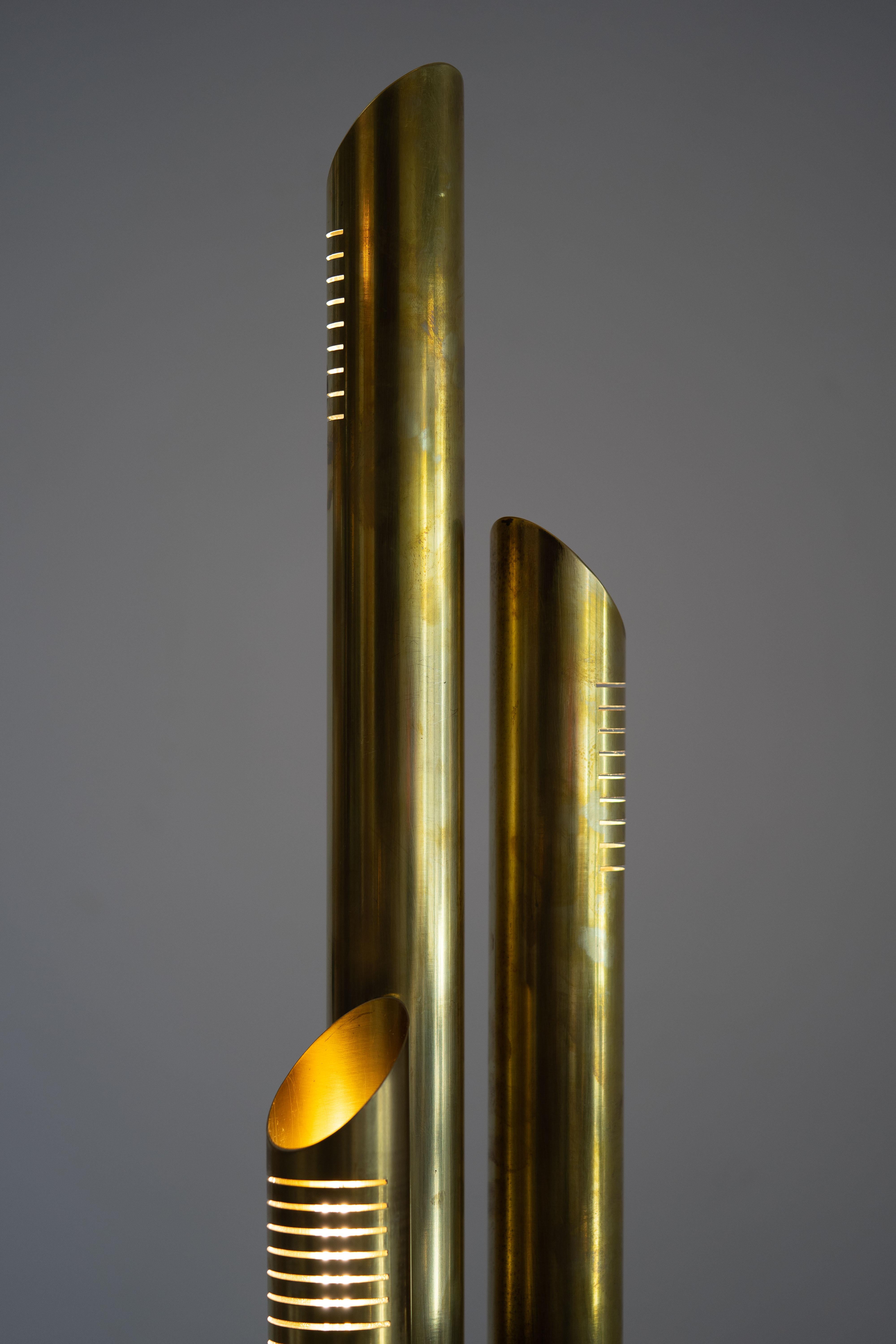 Italian Solid Brass Tube Floor Lamp Designed by R. Fontana, circa 1970 In Good Condition For Sale In Los Angeles, CA
