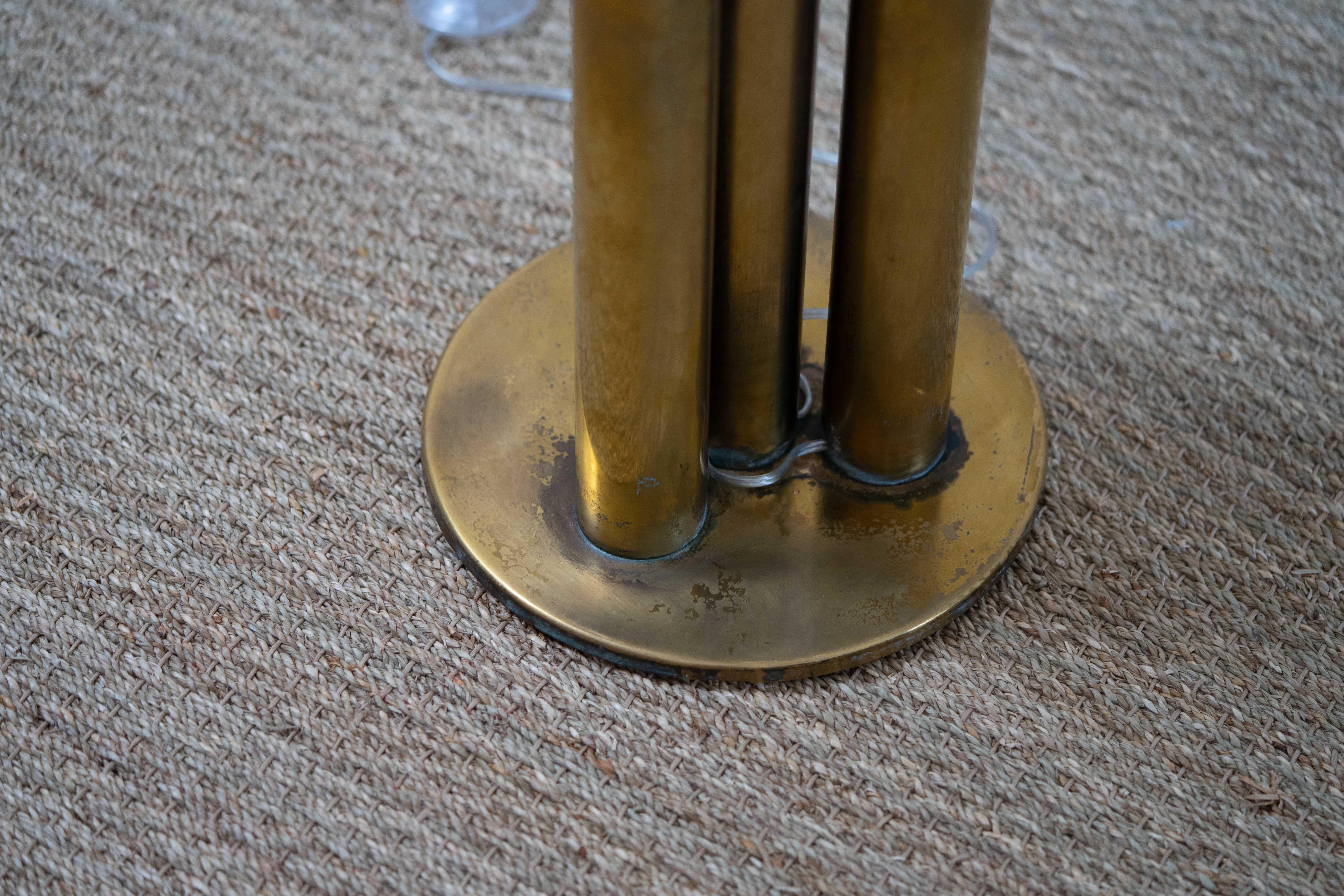 Italian Solid Brass Tube Floor Lamp Designed by R. Fontana, circa 1970 For Sale 4