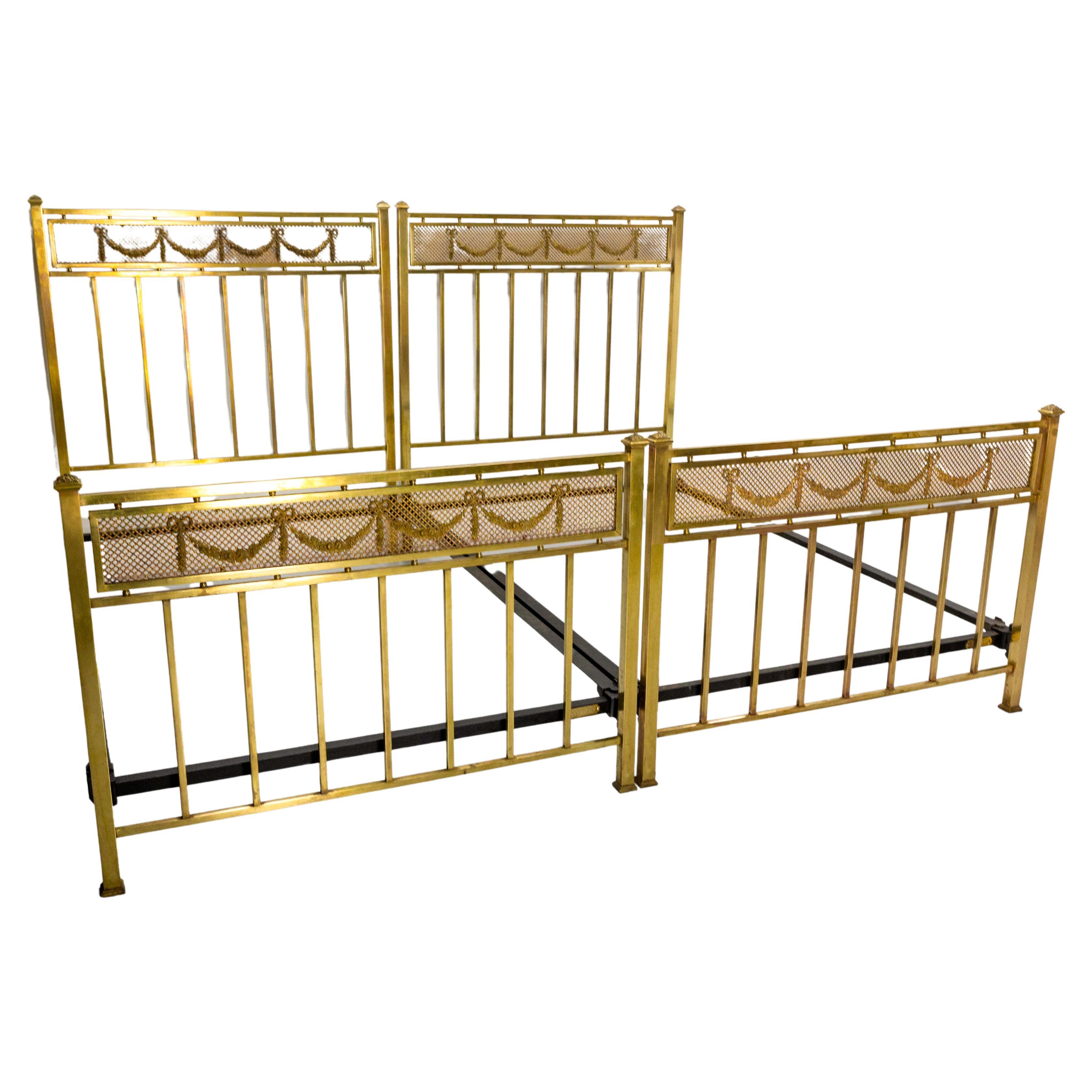 French twin beds with Louis XVI decorations: flower garlands on the heads and on the foots of the beds
Massive brass
The Width for the mattress of each bed needs custom bedding: 44.88 in. (114 cm), the Length can be the one you wish : it is