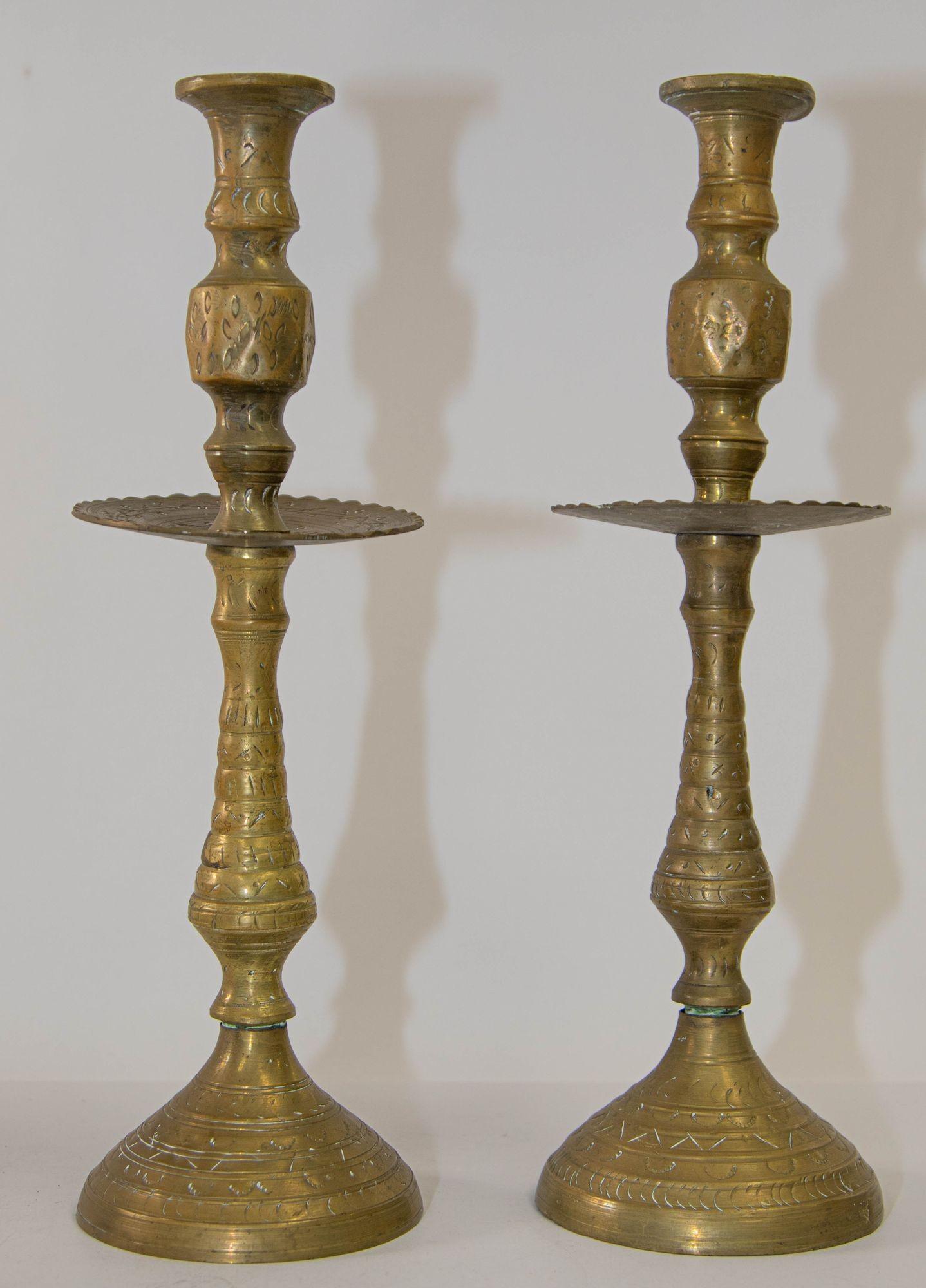 Marokkanische Vintage-Kerzenhalter aus massivem Messing, ein Paar, 1950er Jahre im Angebot 6