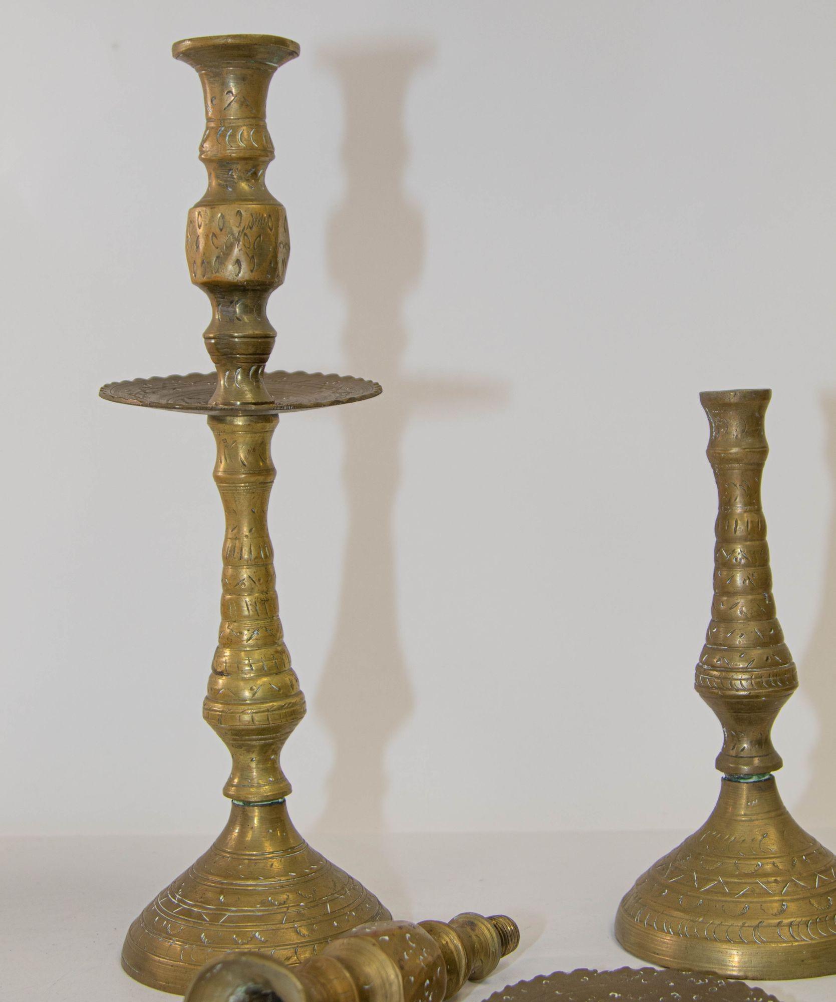 Marokkanische Vintage-Kerzenhalter aus massivem Messing, ein Paar, 1950er Jahre im Angebot 8