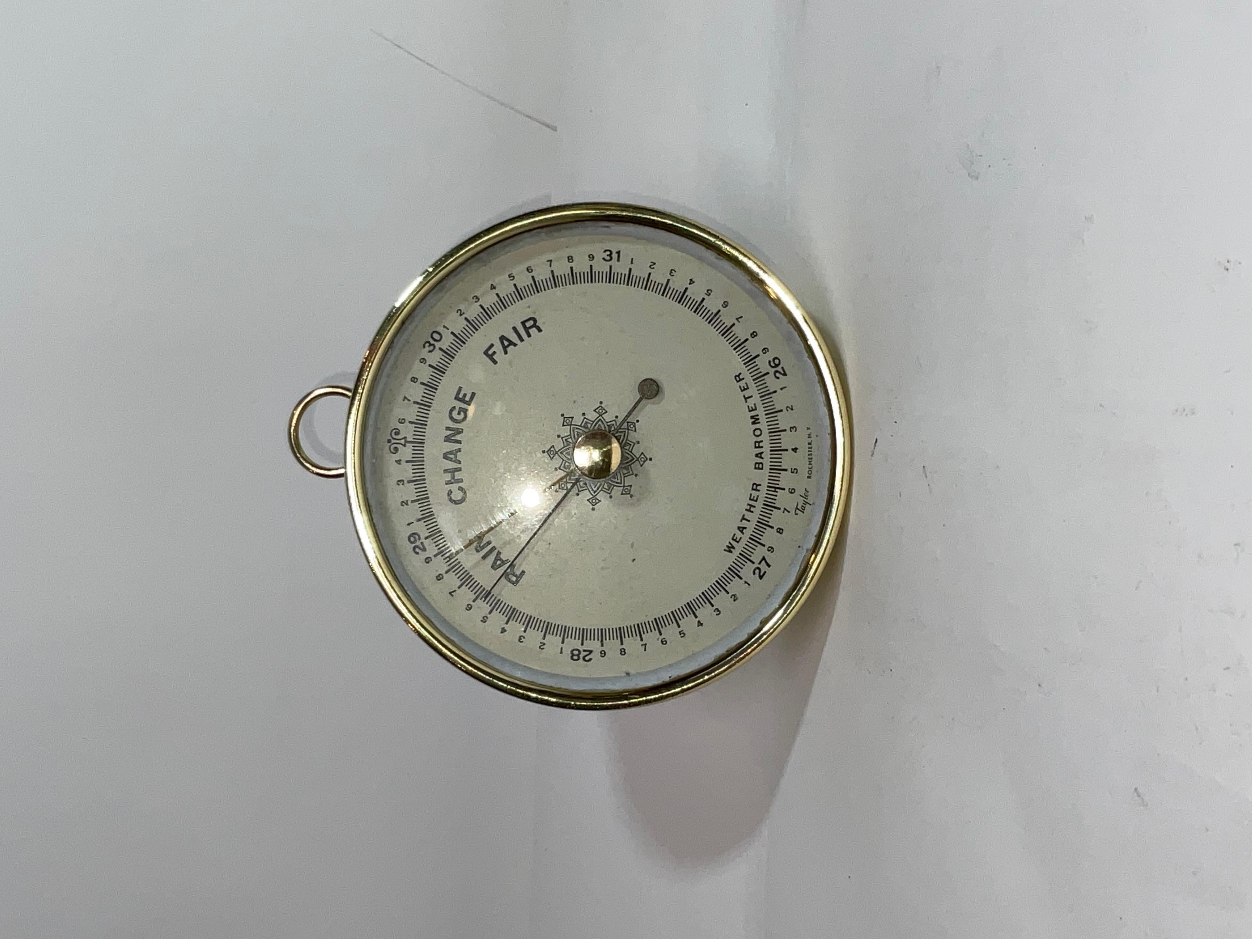 Nordamericano Barometro meteorologico in ottone massiccio di A. Taylor in vendita