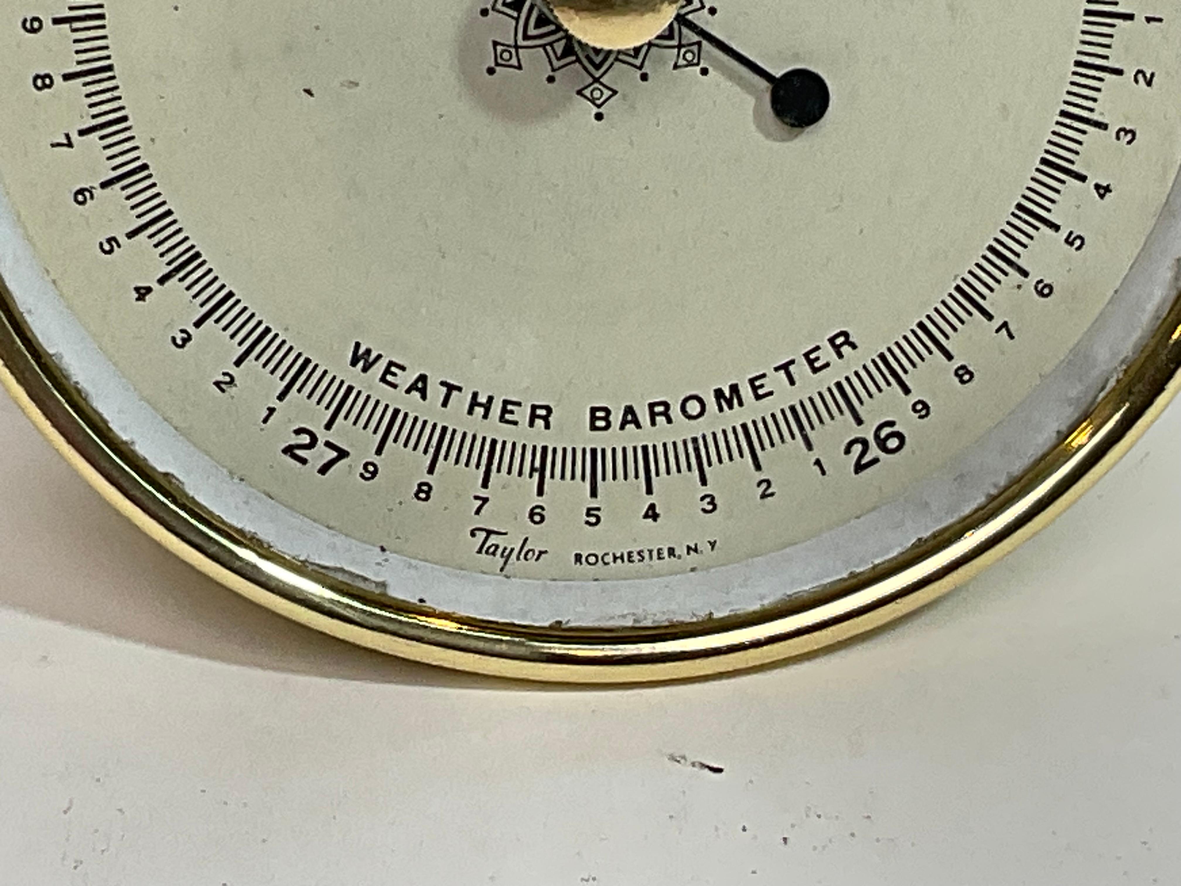 Metà XX secolo Barometro meteorologico in ottone massiccio di A. Taylor in vendita