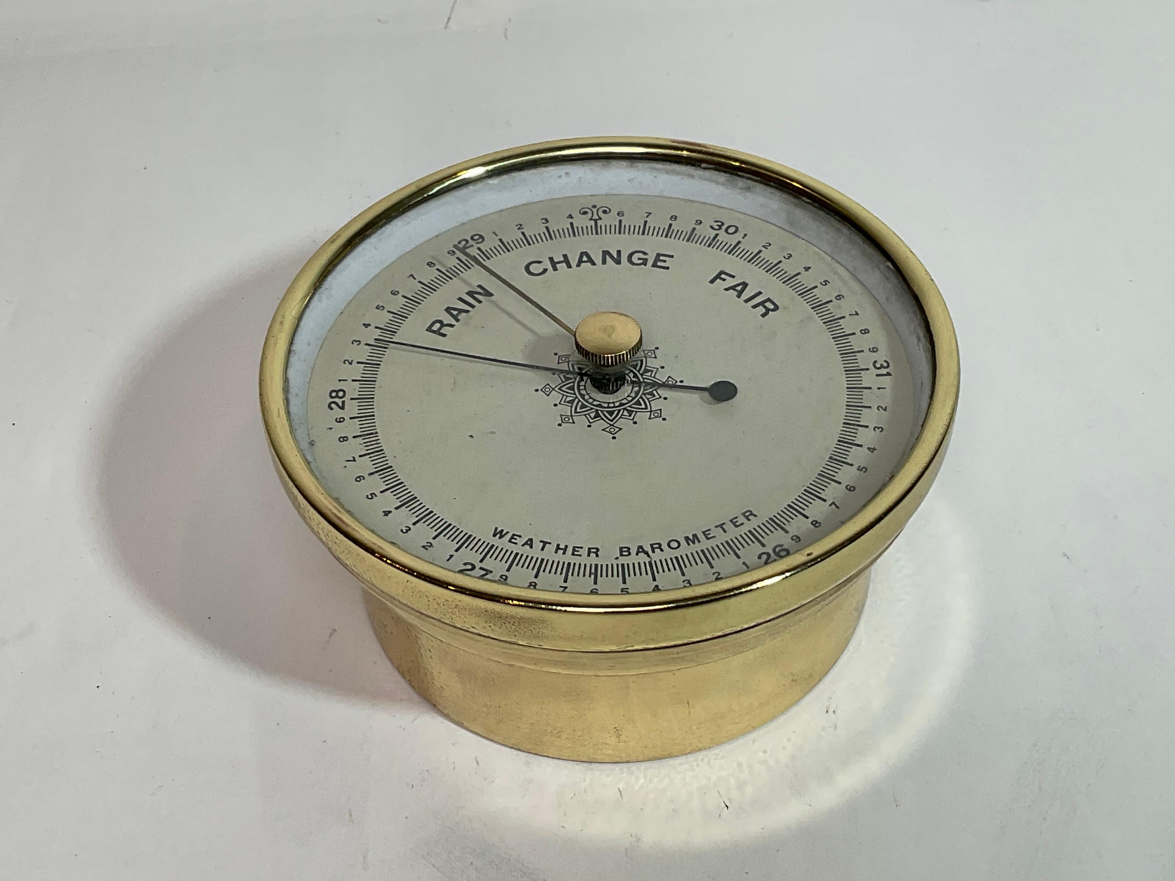 Barometro meteorologico in ottone massiccio di A. Taylor in vendita 2