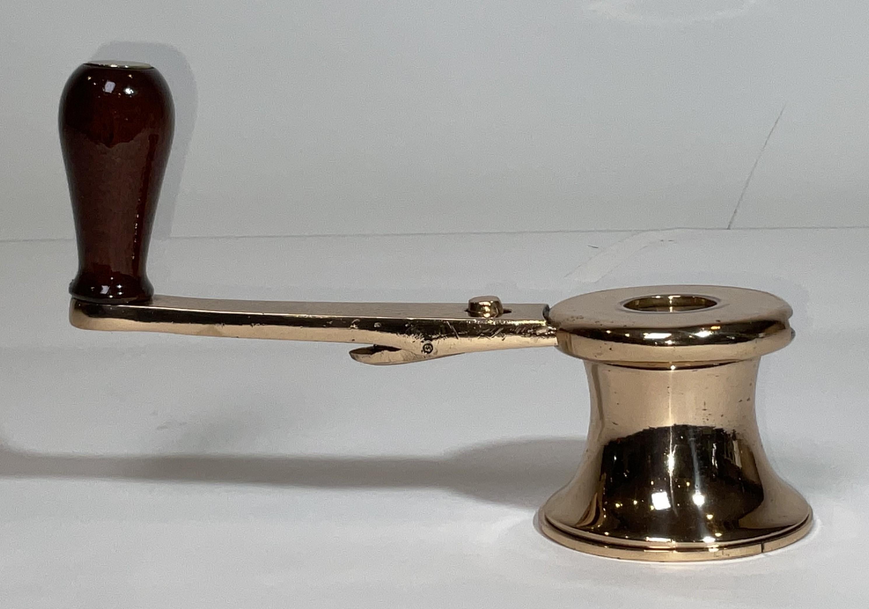 Solid Brass Yacht Winch with Handle from 1930s (Nordamerikanisch) im Angebot