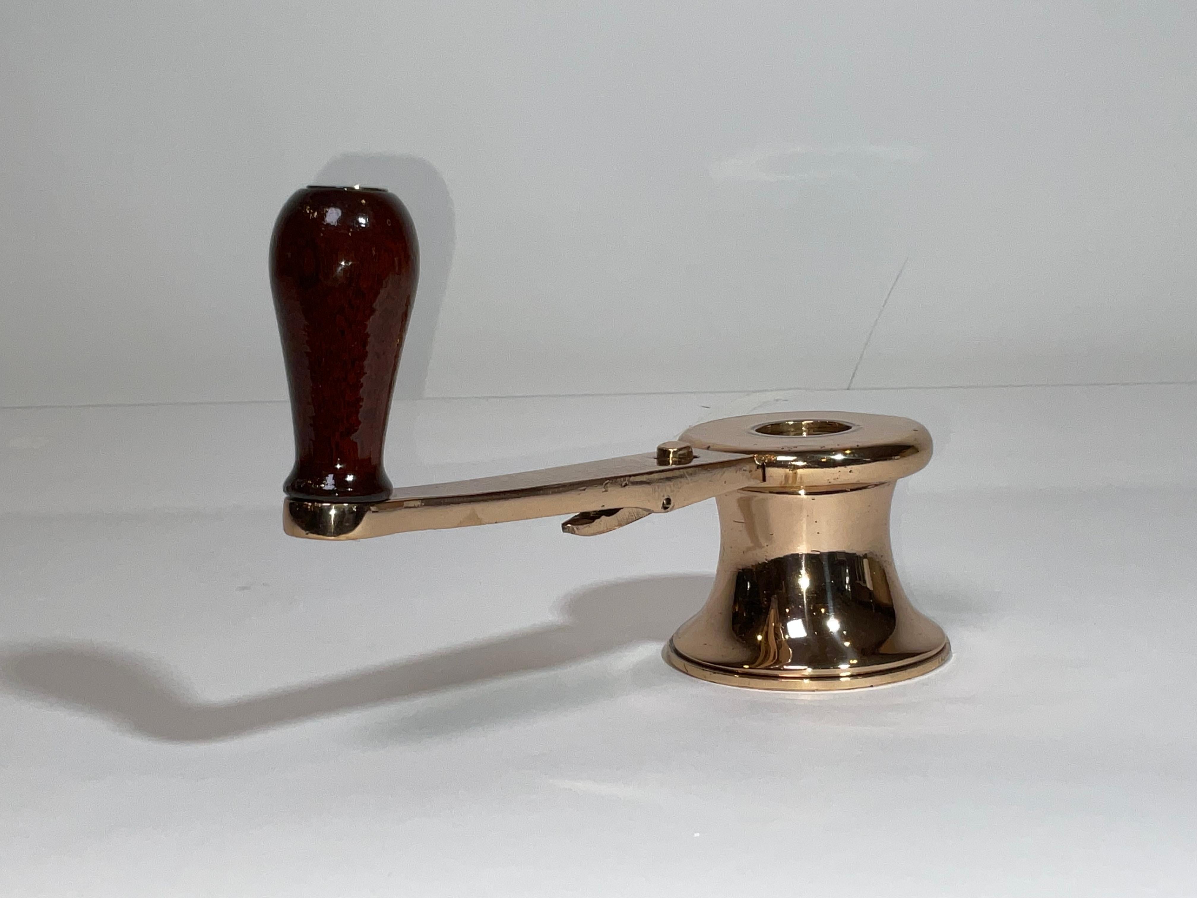 Solid Brass Yacht Winch with Handle from 1930s im Zustand „Gut“ im Angebot in Norwell, MA