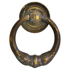 Knocker de porte ancien en bronze massif