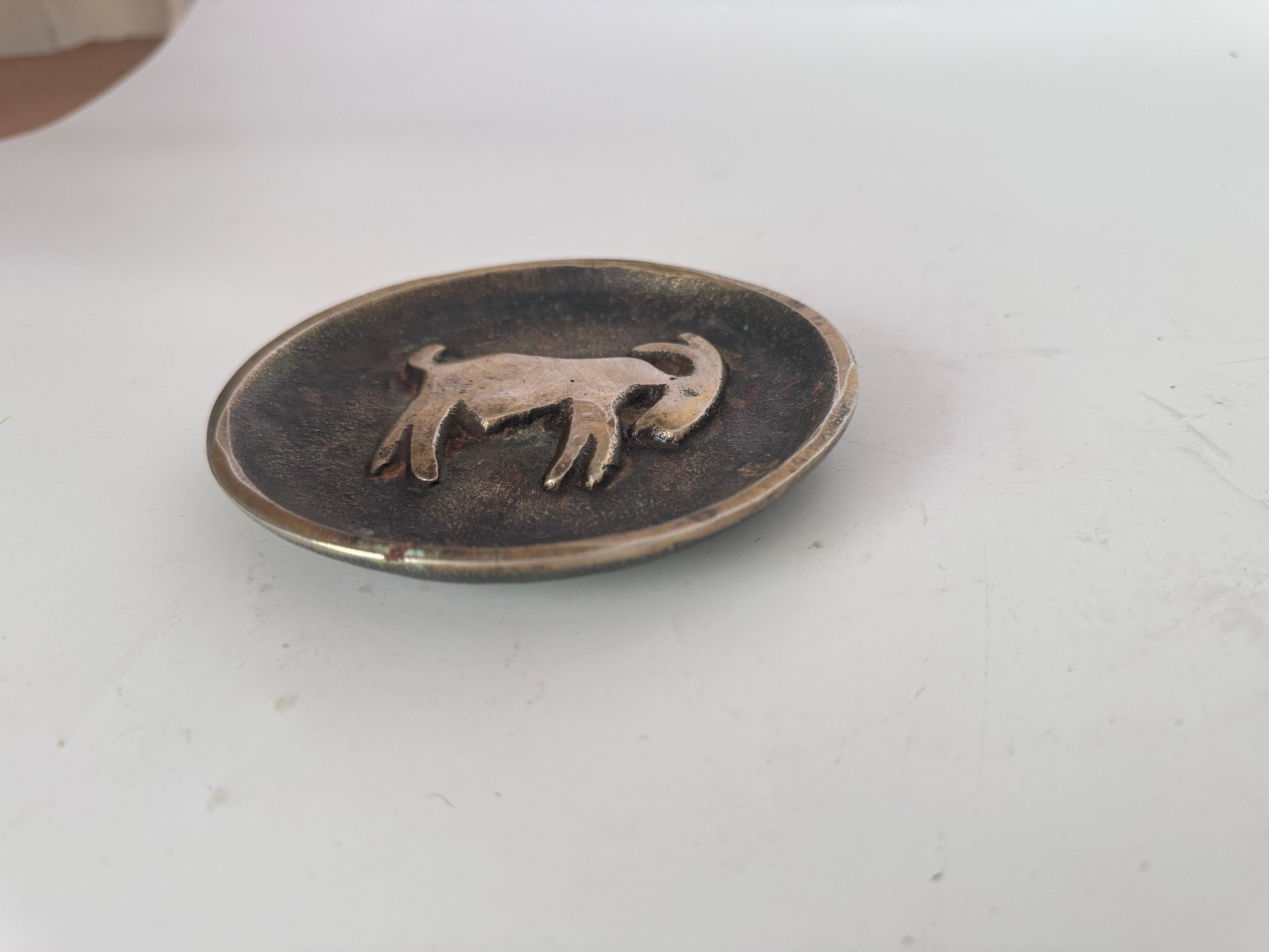 Solid Bronze Ashtray with Horse Pattern yellow color old patina In Good Condition For Sale In Auribeau sur Siagne, FR