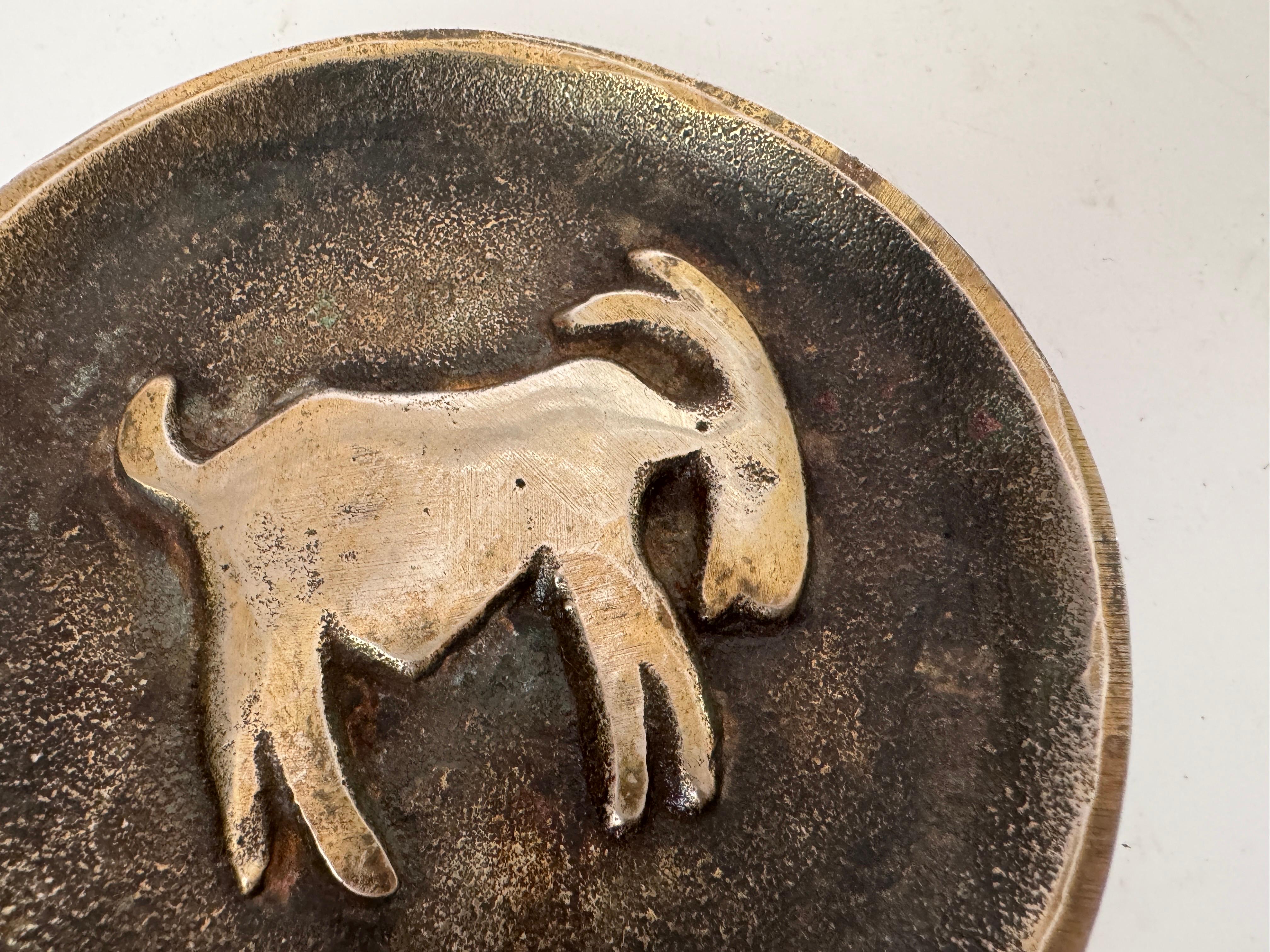 Solid Bronze Ashtray with Horse Pattern yellow color old patina For Sale 2