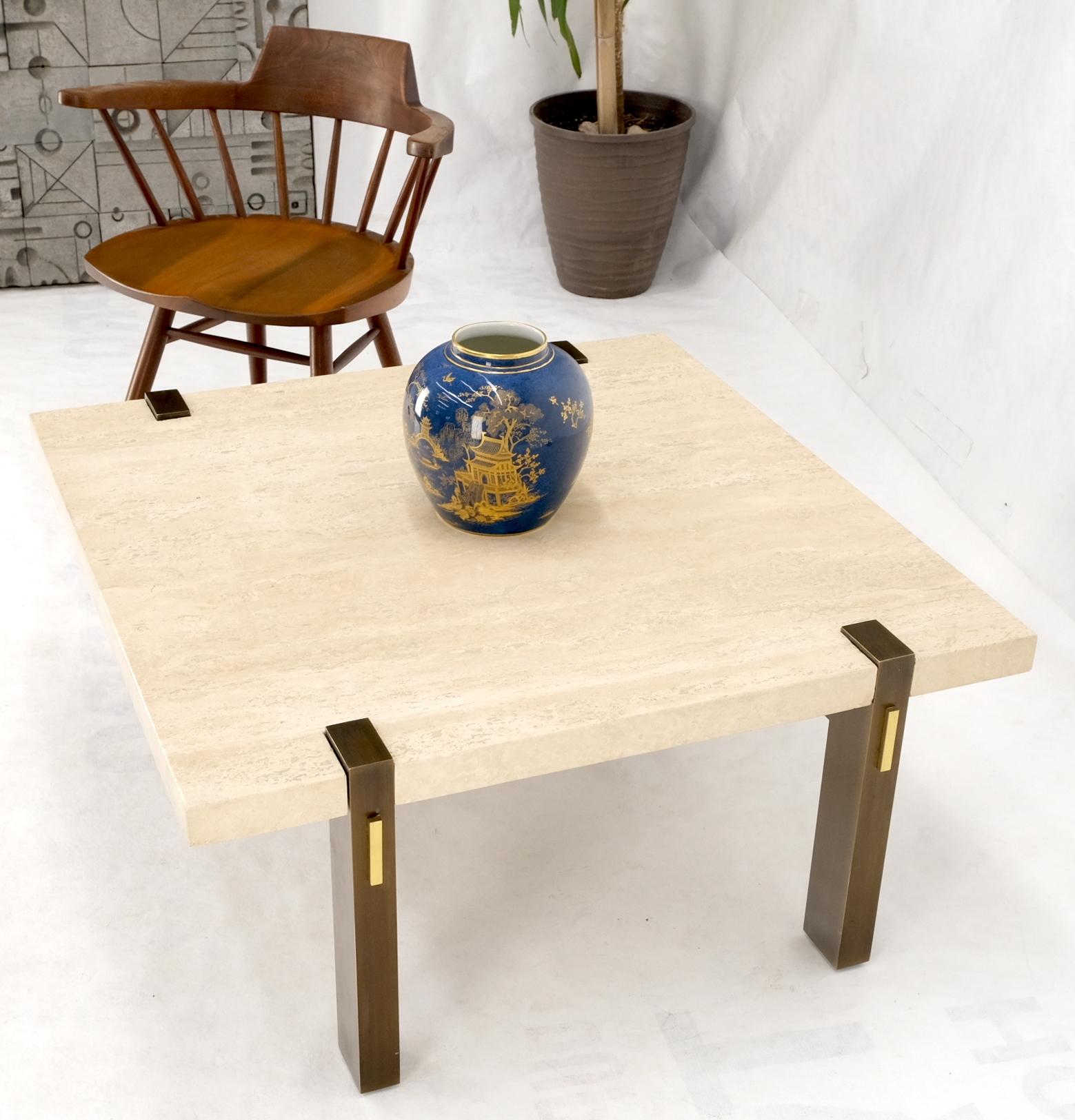 Mid-Century Modern Table basse carrée épaisse à base en bronze massif et plateau en travertin massif menthe ! en vente