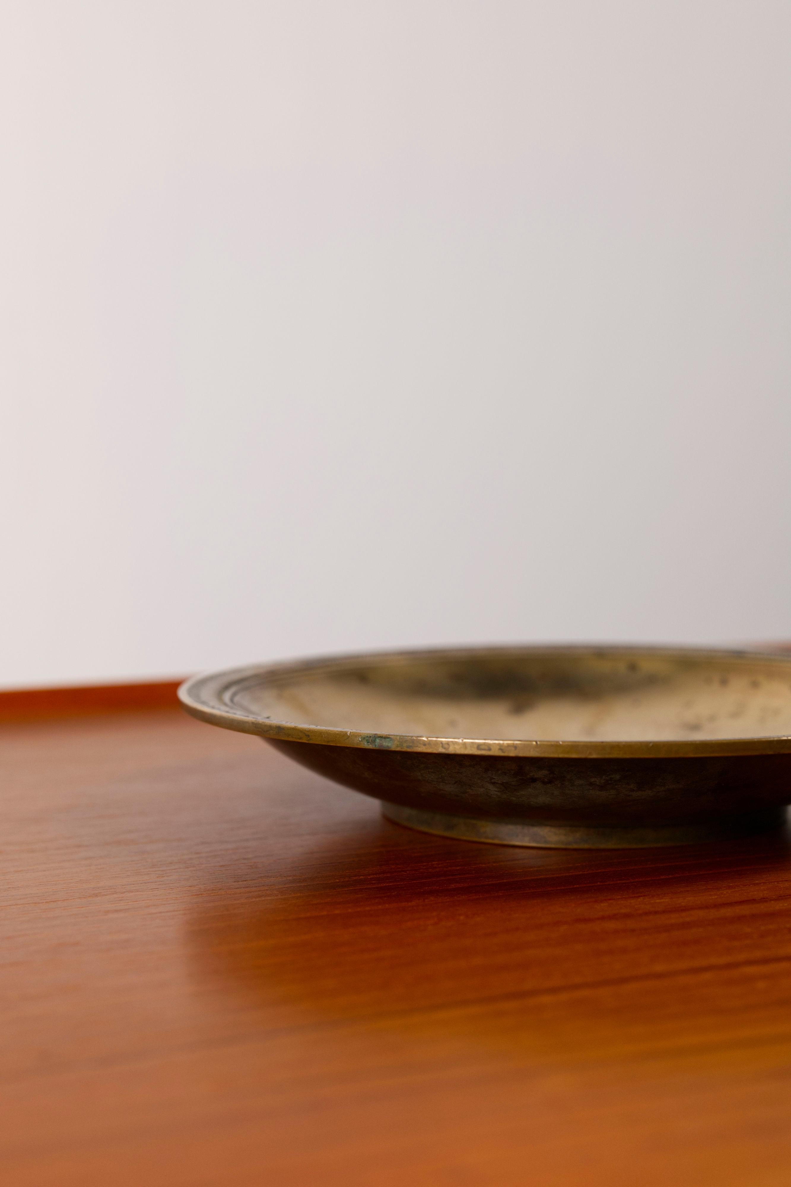 Plato de bronce macizo modelo 