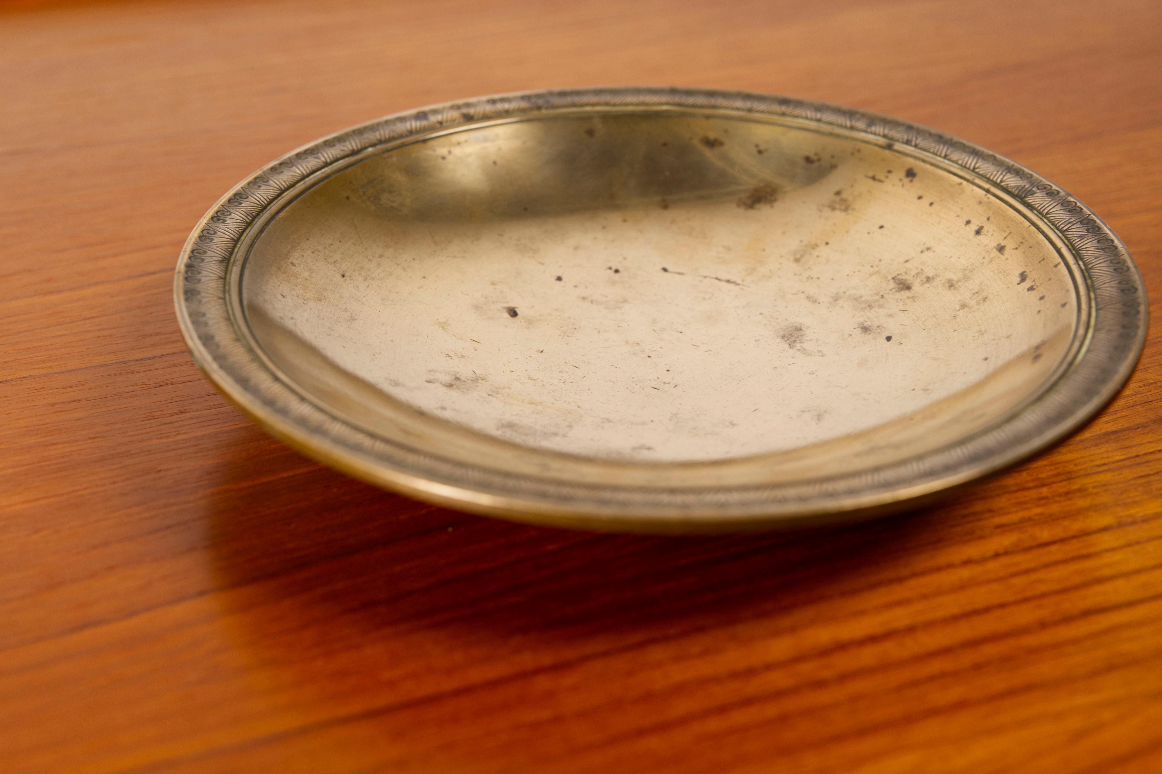 Plato de bronce macizo modelo 