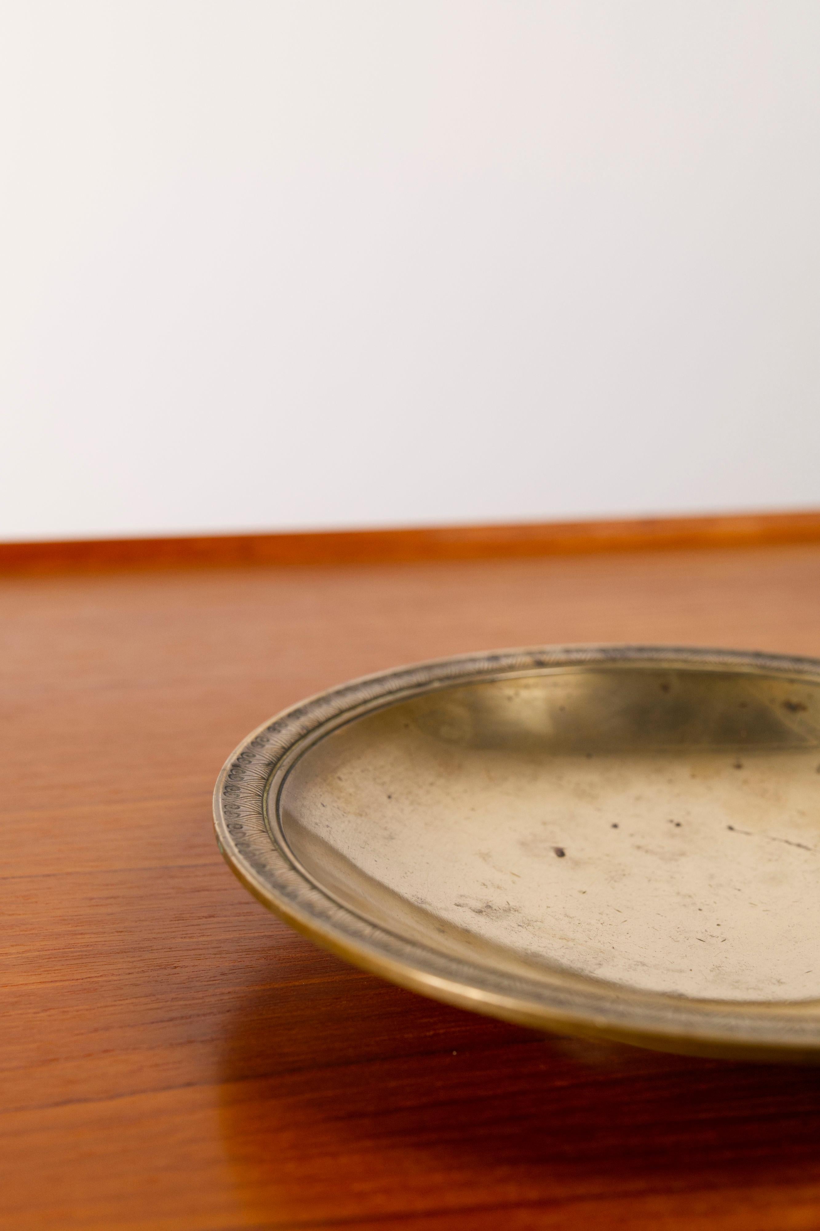 Plato de bronce macizo modelo 