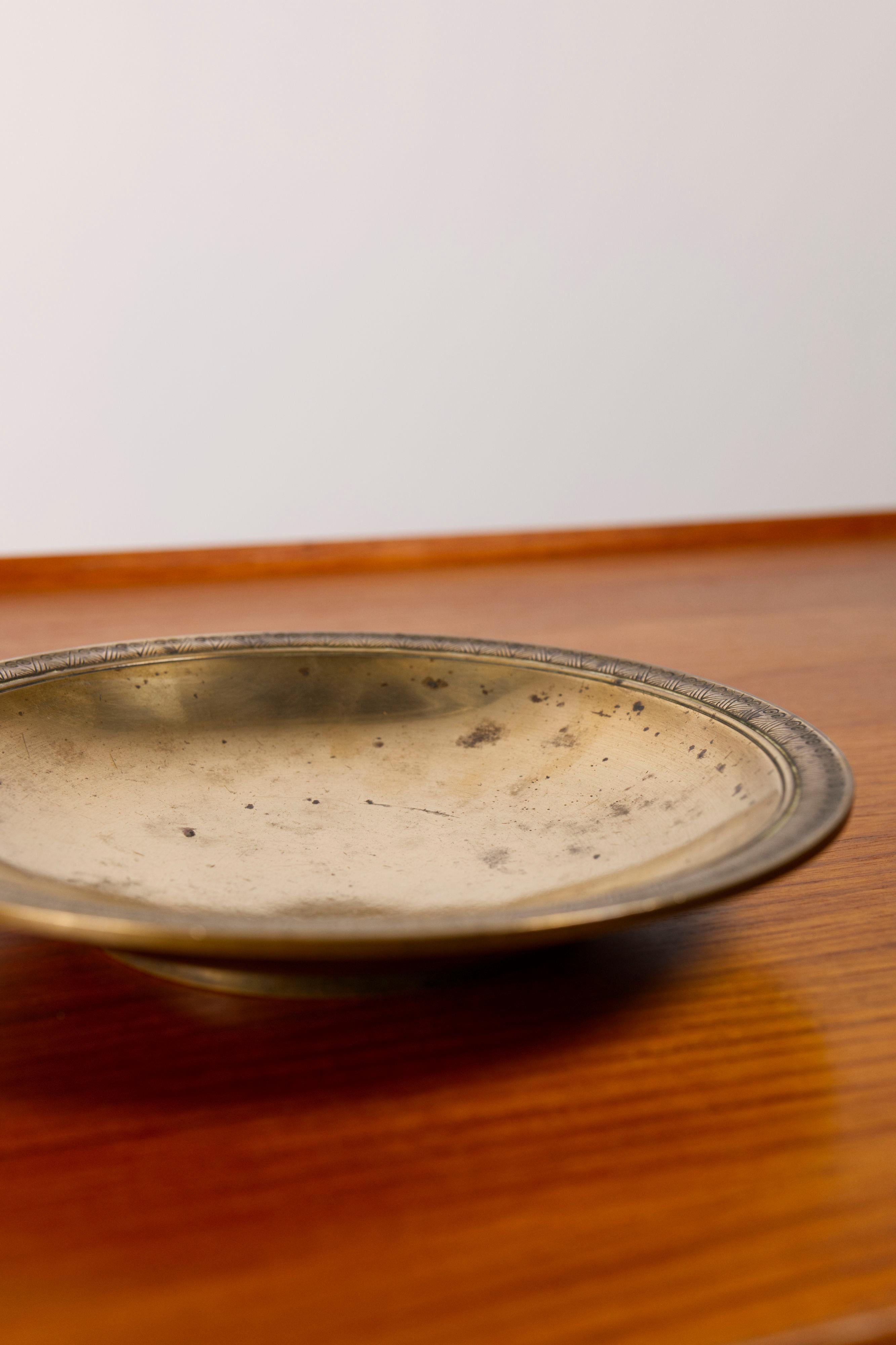 Plato de bronce macizo modelo 