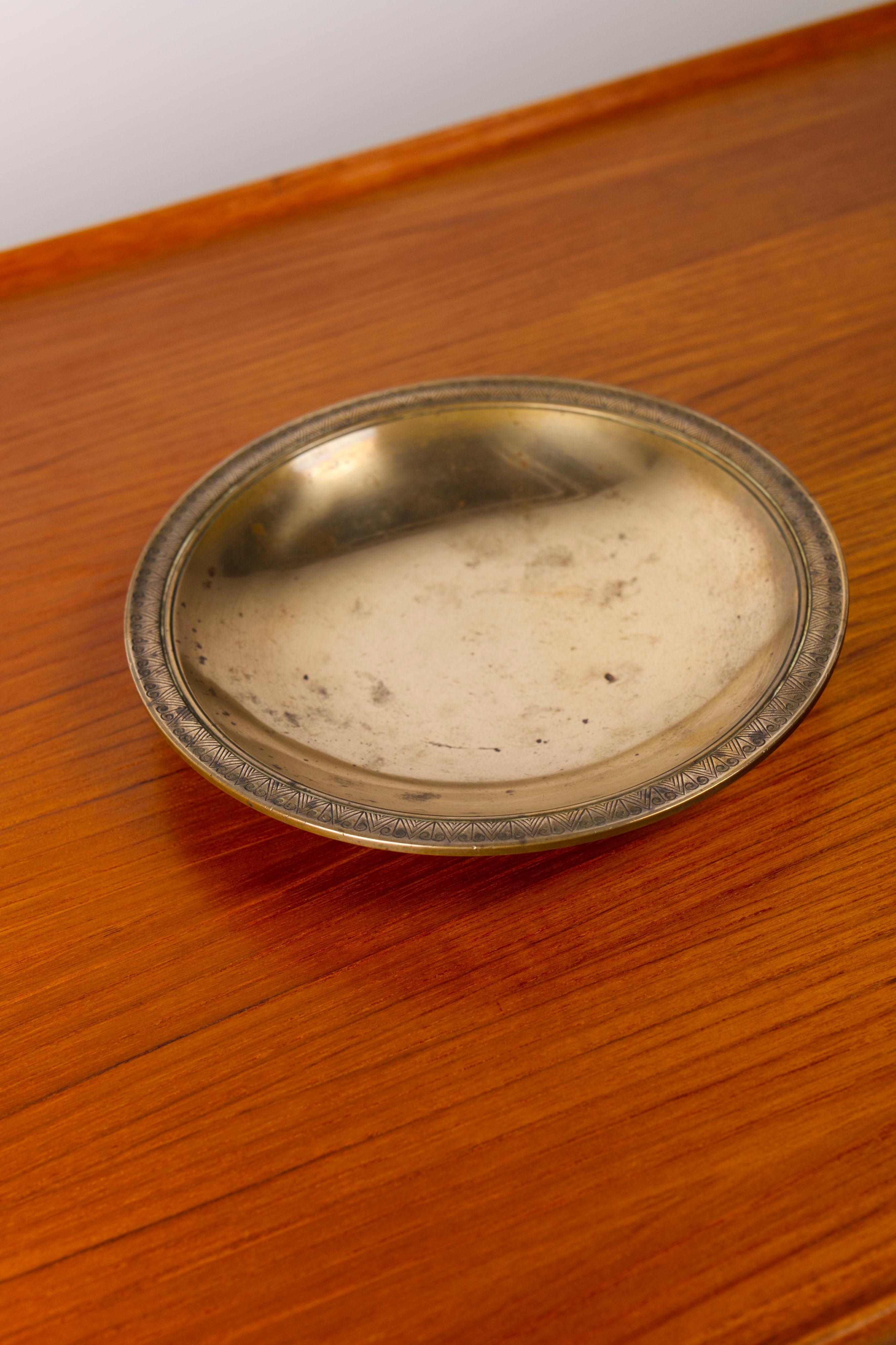 Plato de bronce macizo modelo 