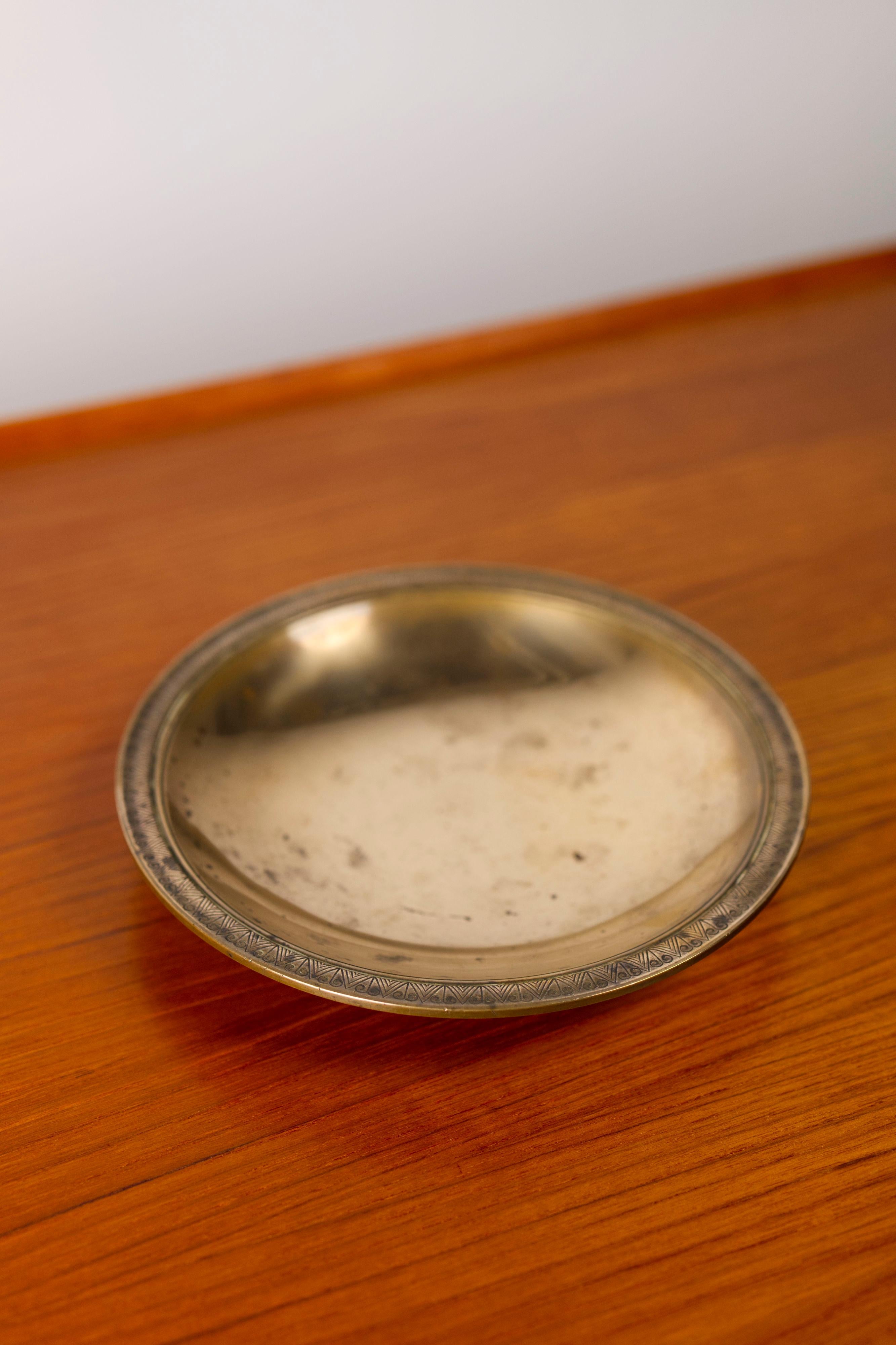 Plato de bronce macizo modelo 