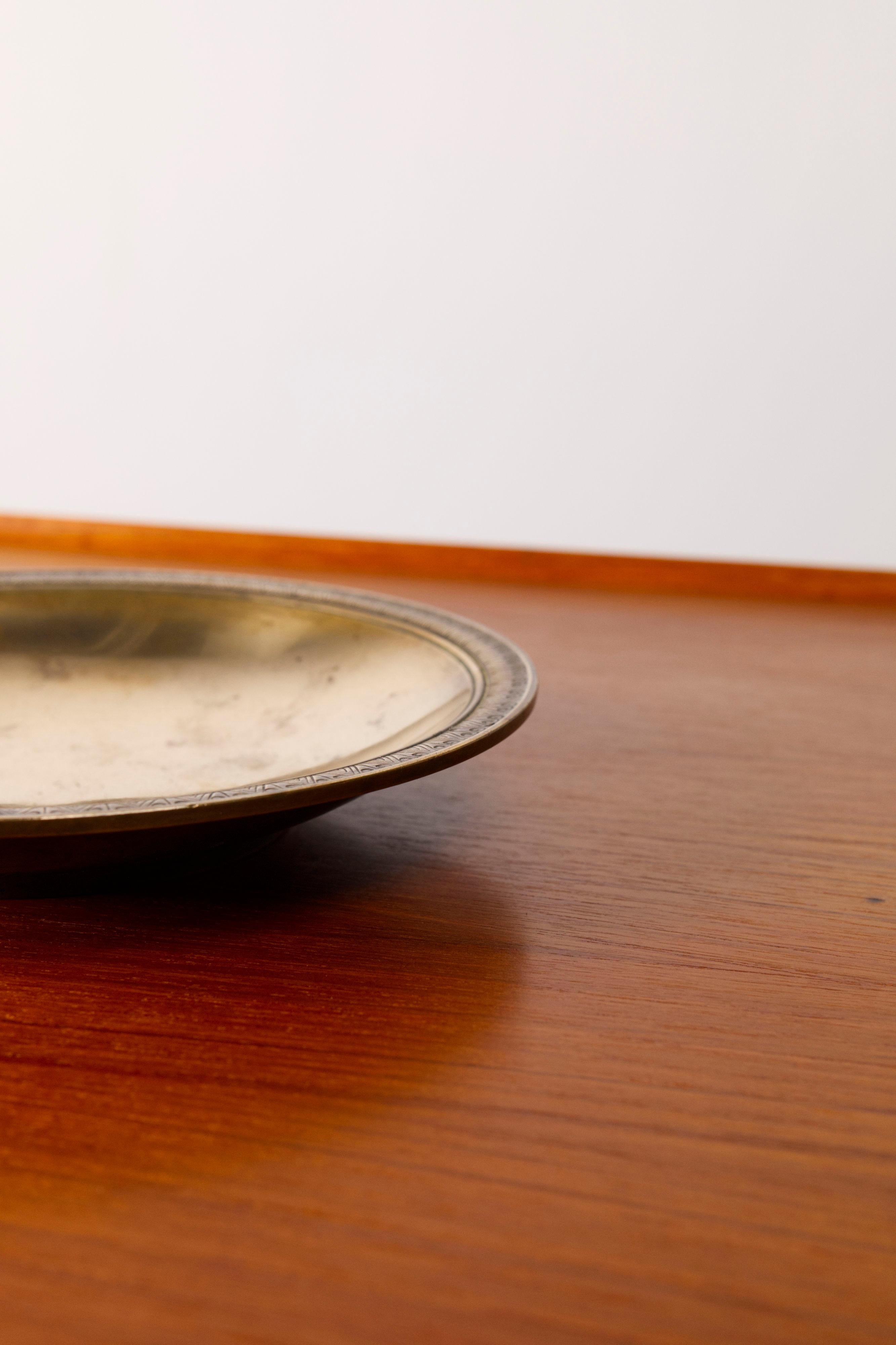 Plato de bronce macizo modelo 