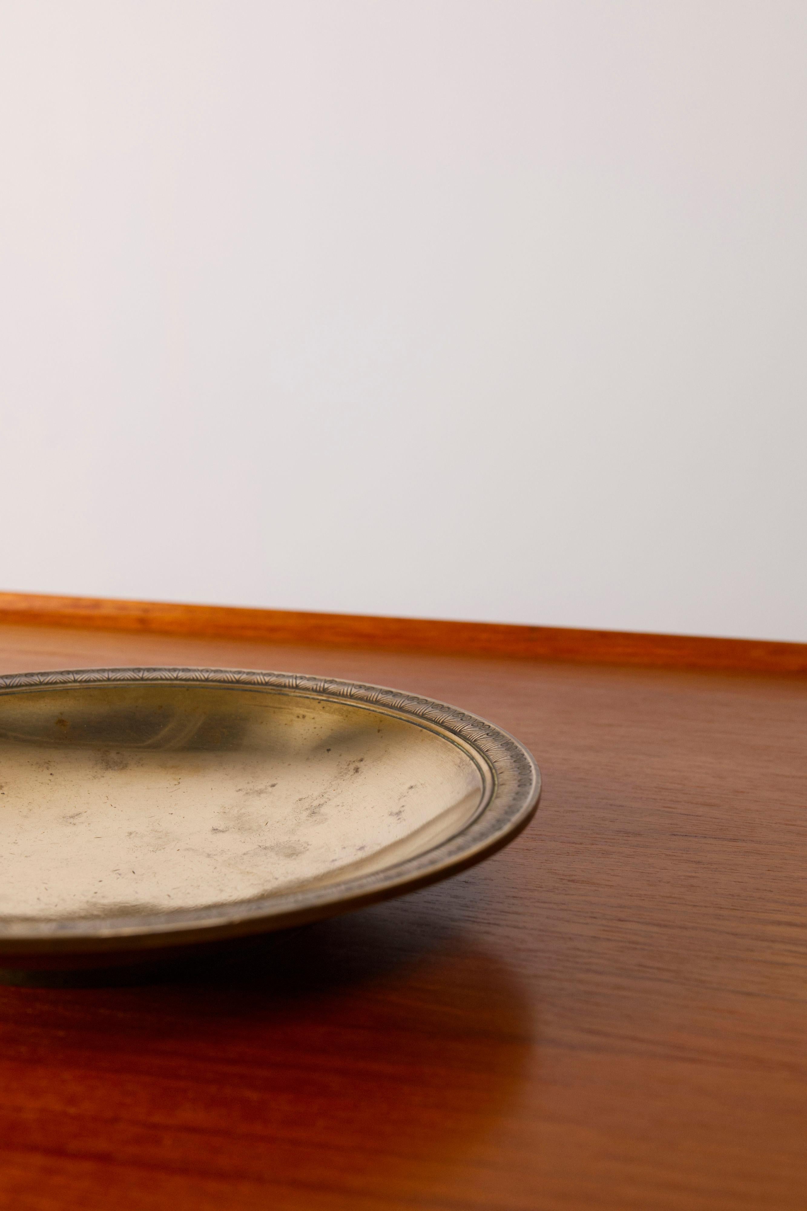 Plato de bronce macizo modelo 