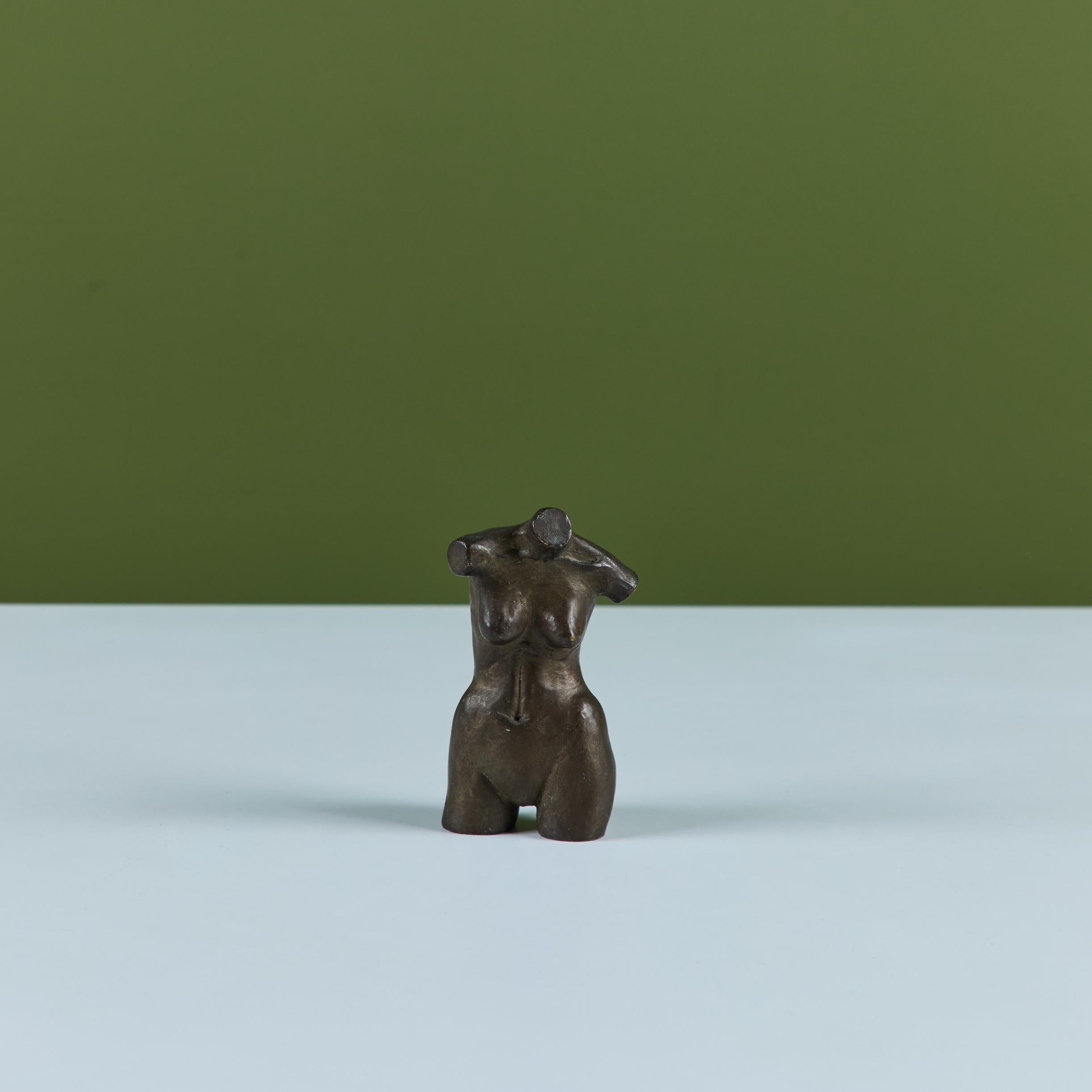 Torso femminile in bronzo massiccio in vendita 3