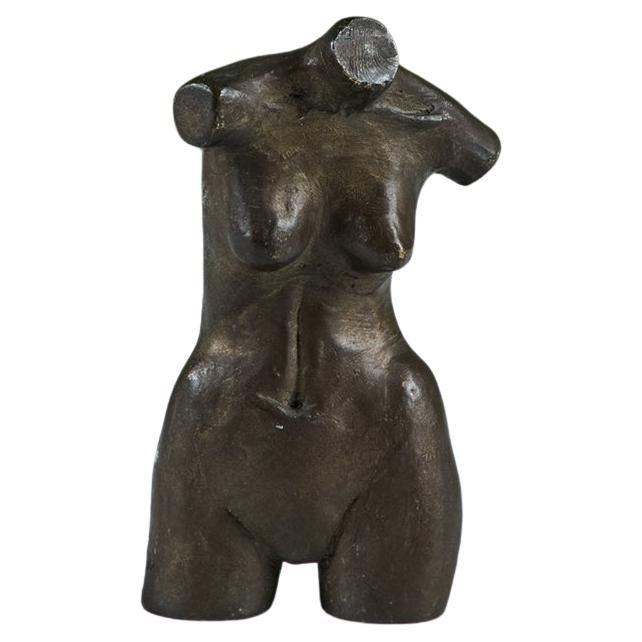 Torso femenino de bronce macizo