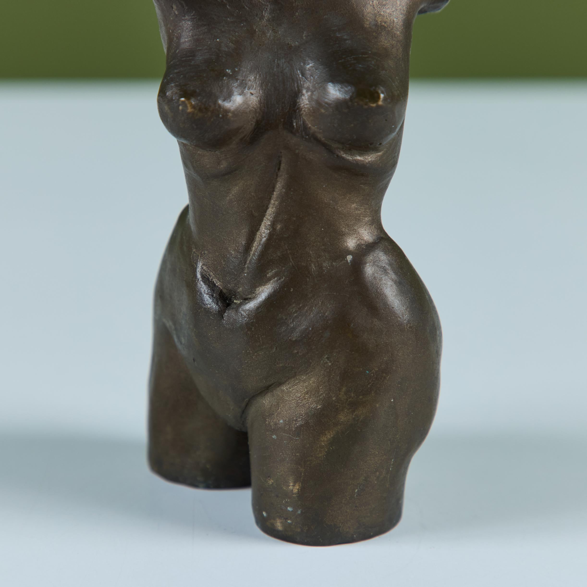 Torso femminile in bronzo massiccio II in vendita 5