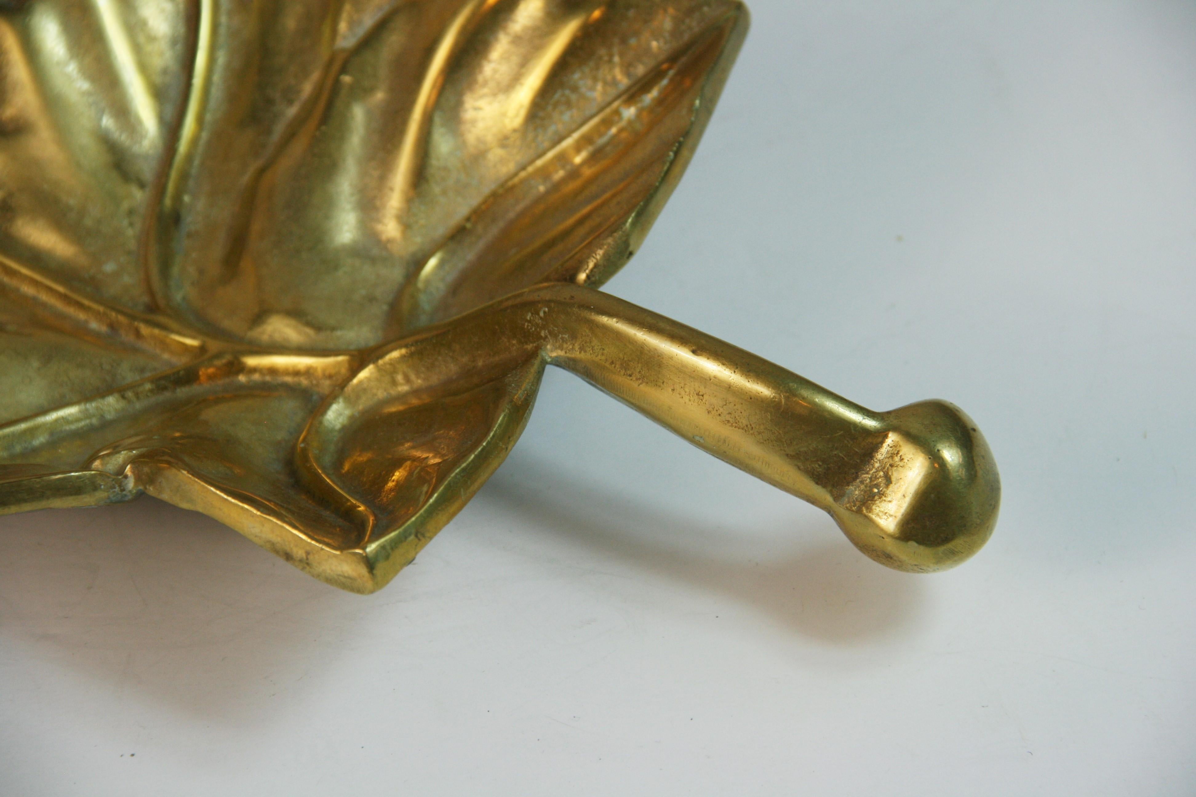 Sólido  Plato Hoja de Bronce con Asa en venta 1