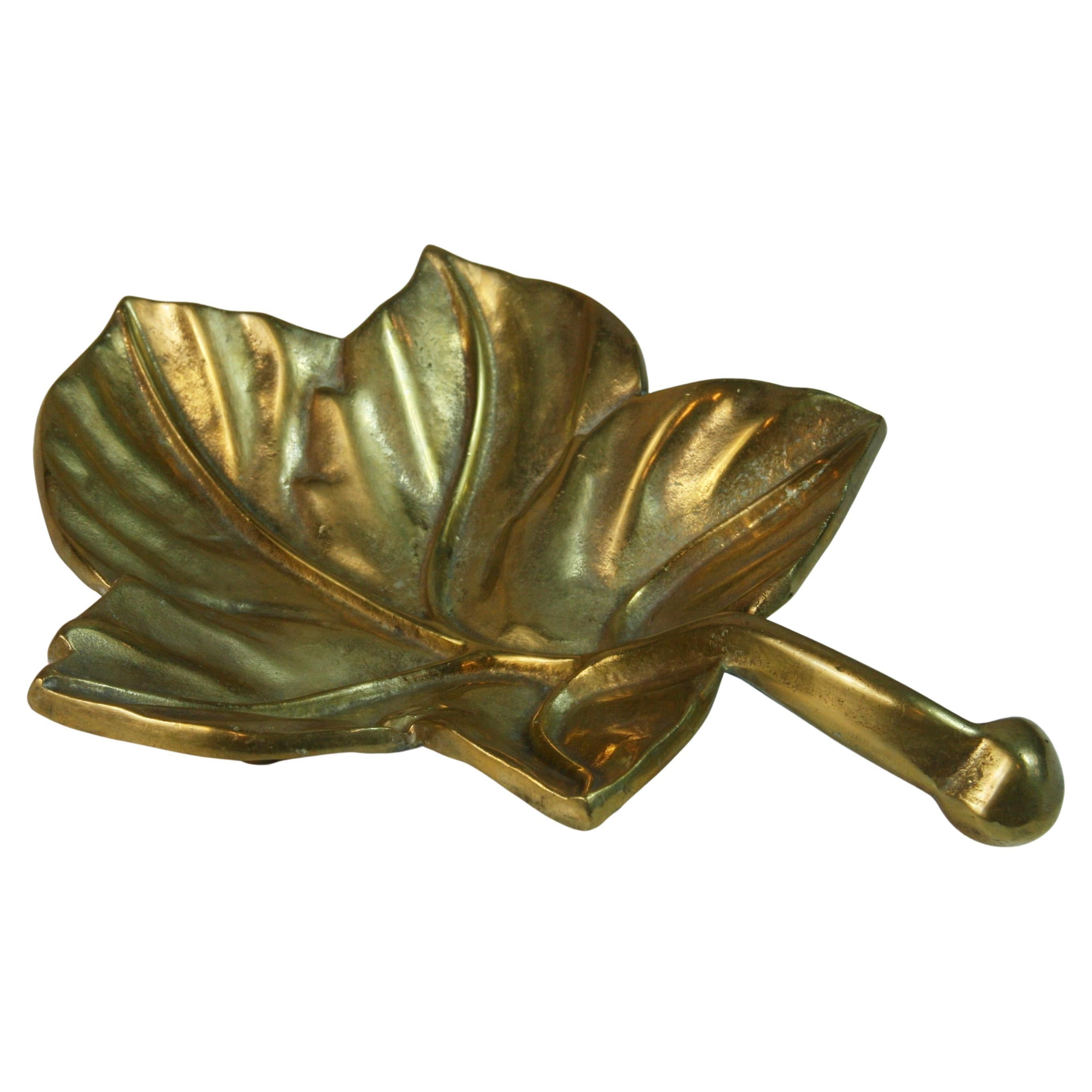 Sólido  Plato Hoja de Bronce con Asa en venta