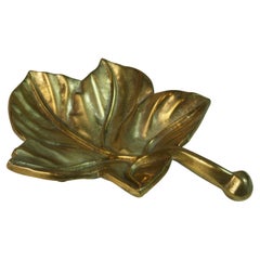 Sólido  Plato Hoja de Bronce con Asa