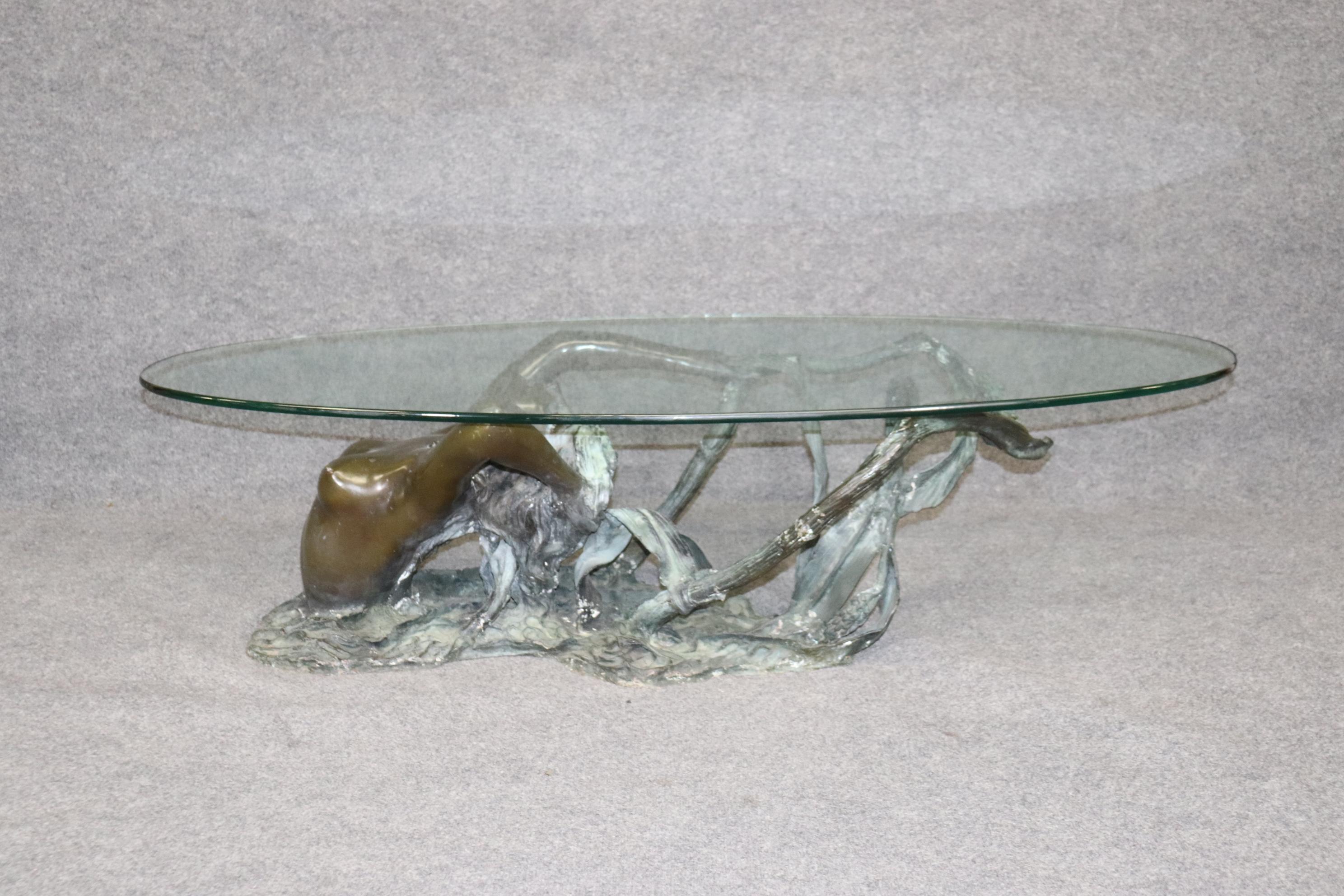 Art nouveau Table basse en bronze massif, femme nue nageant ou sirène en vente