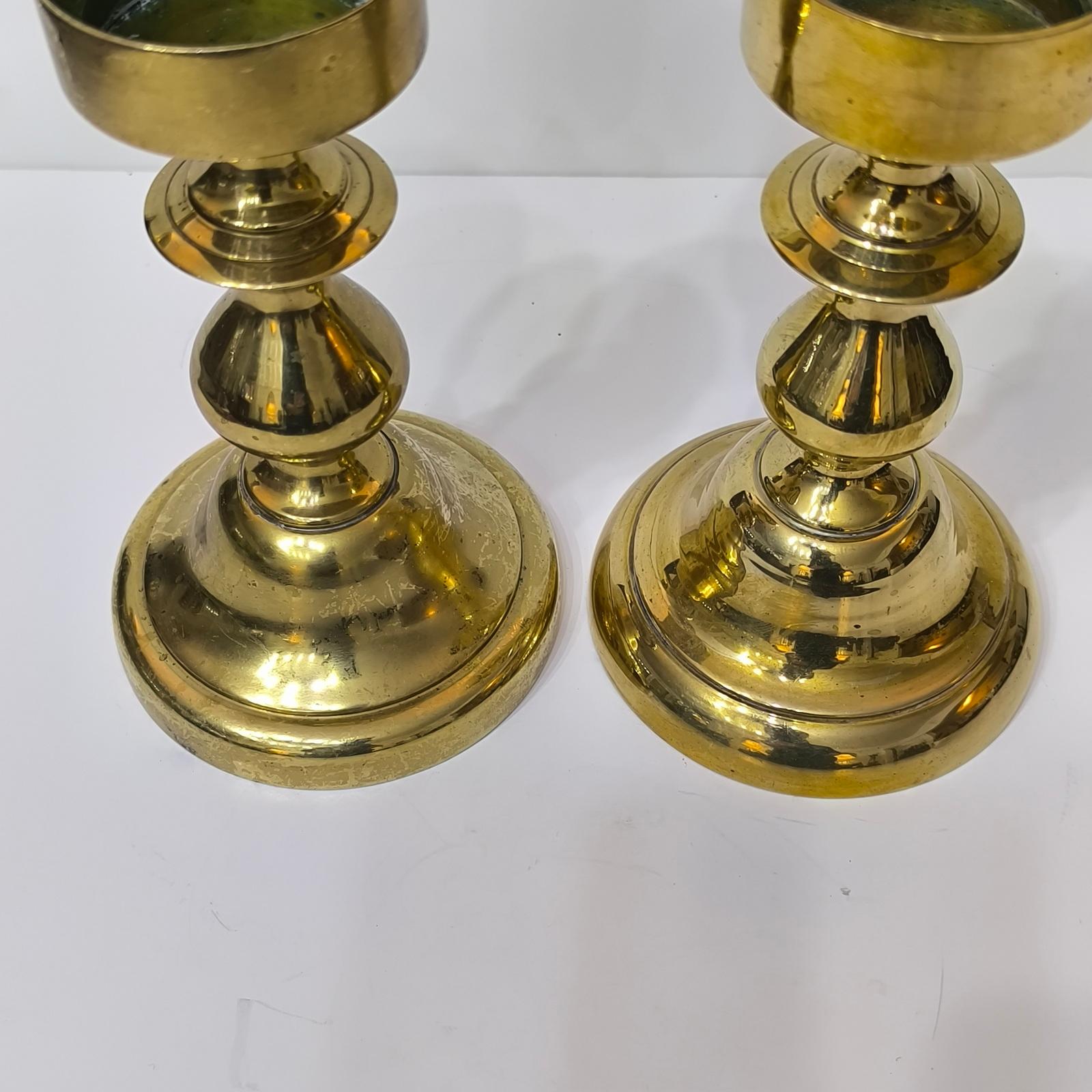 Metà XX secolo Coppia di portacandele in bronzo massiccio, metà del secolo scorso, candelieri da camino in vendita