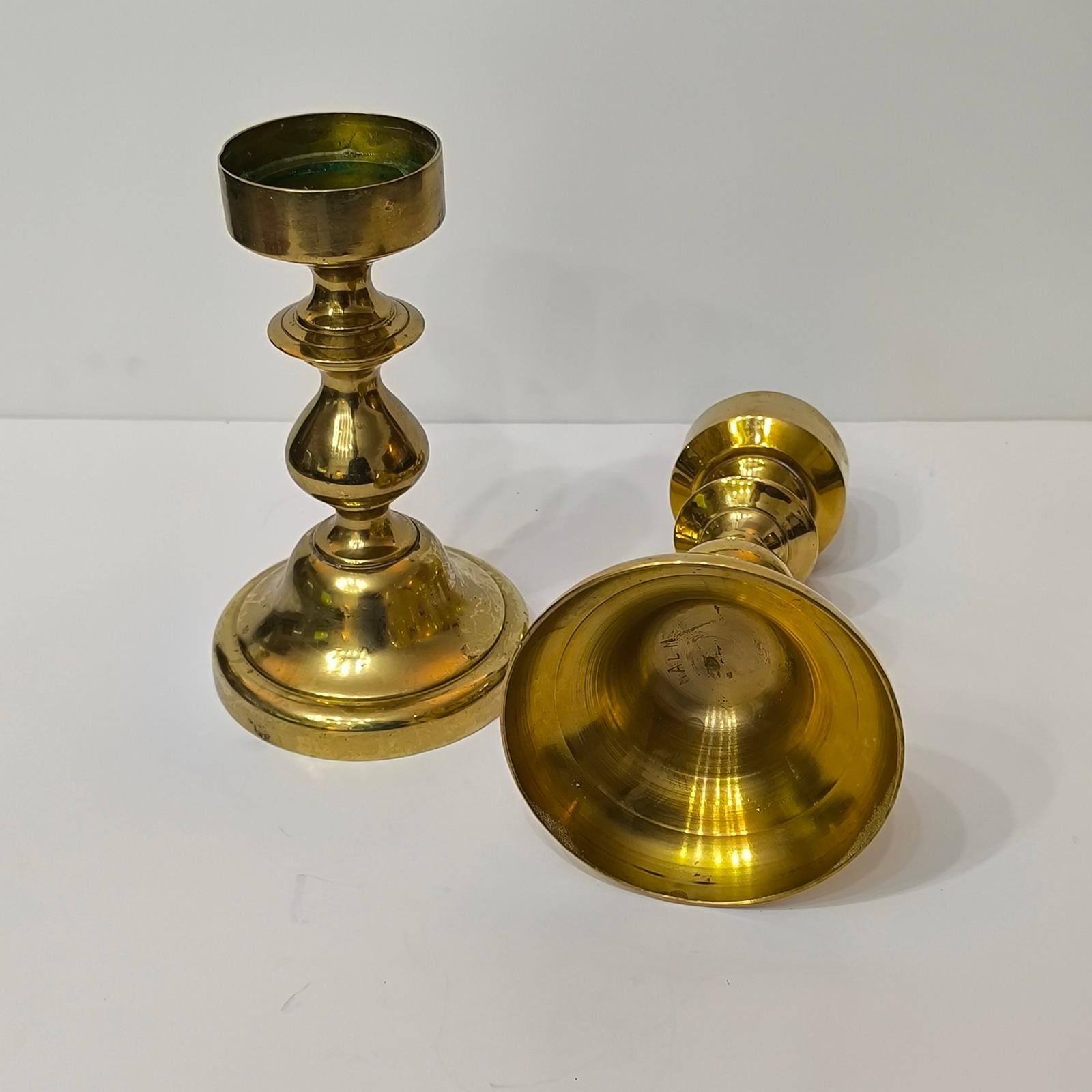 Bronzo Coppia di portacandele in bronzo massiccio, metà del secolo scorso, candelieri da camino in vendita