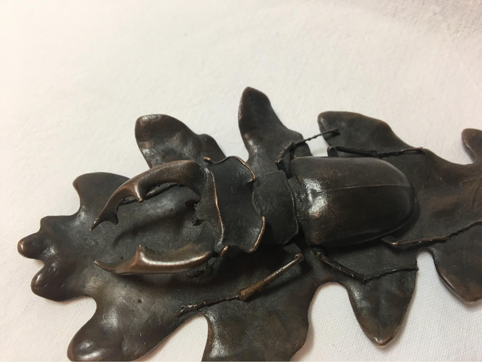 Solid Bronze Paperweight Stag Beetle on Oak Leaf Desk Deco ca.1900 For Sale 5