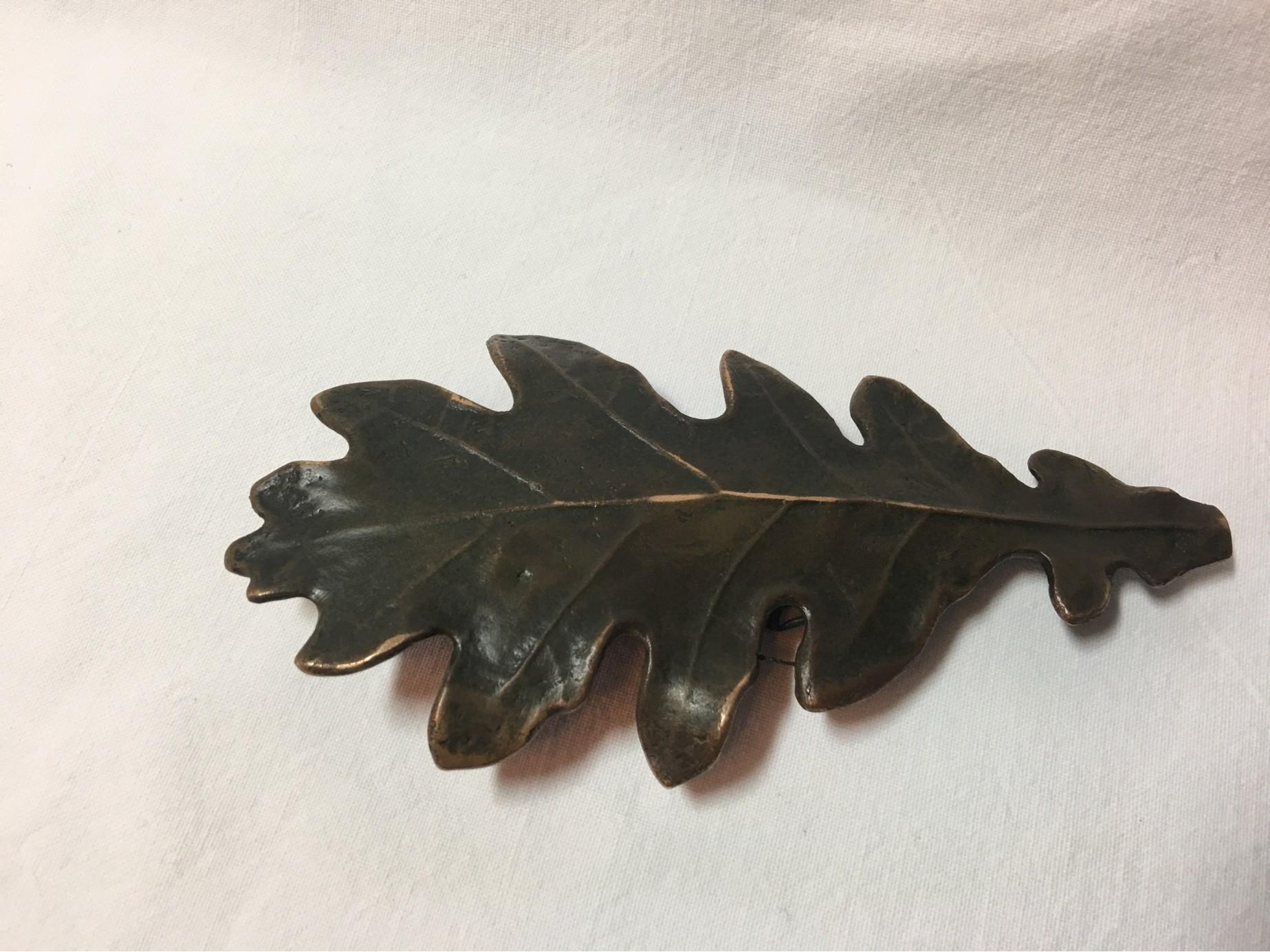 Solid Bronze Paperweight Stag Beetle on Oak Leaf Desk Deco ca.1900 For Sale 6