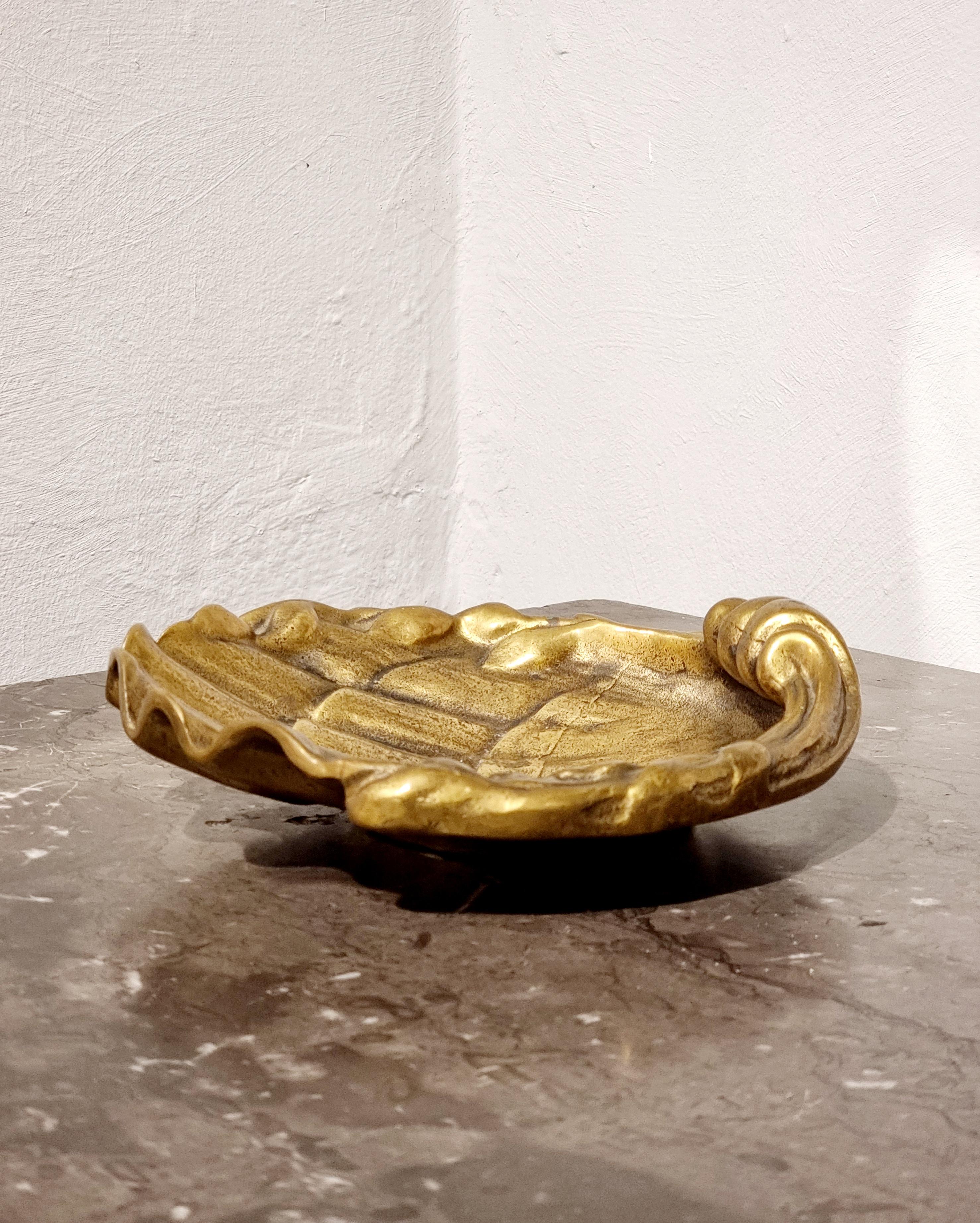 Art Nouveau Solid bronze plate in shape of shell, french early 1900s