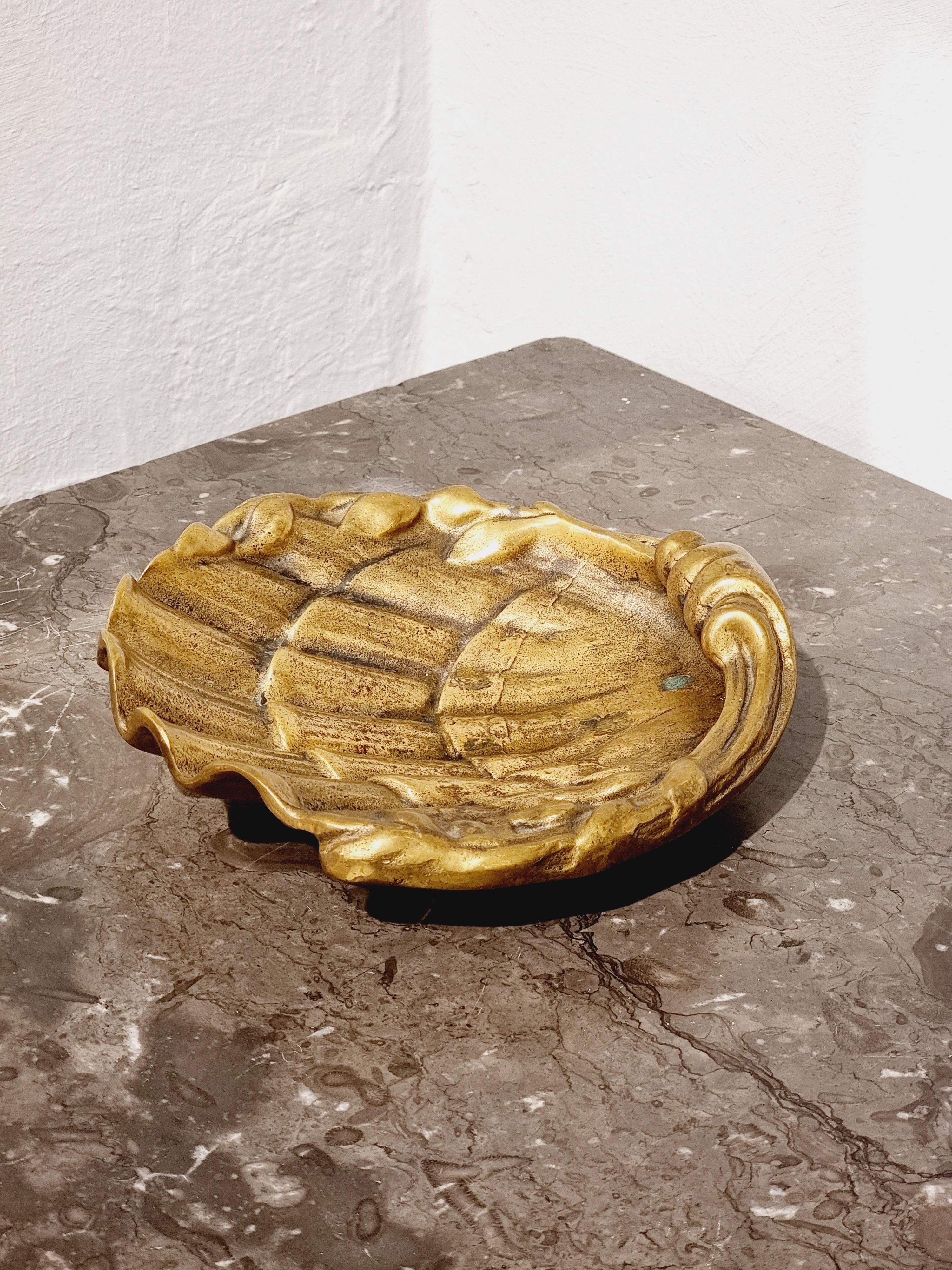 20th Century Solid bronze plate in shape of shell, french early 1900s For Sale