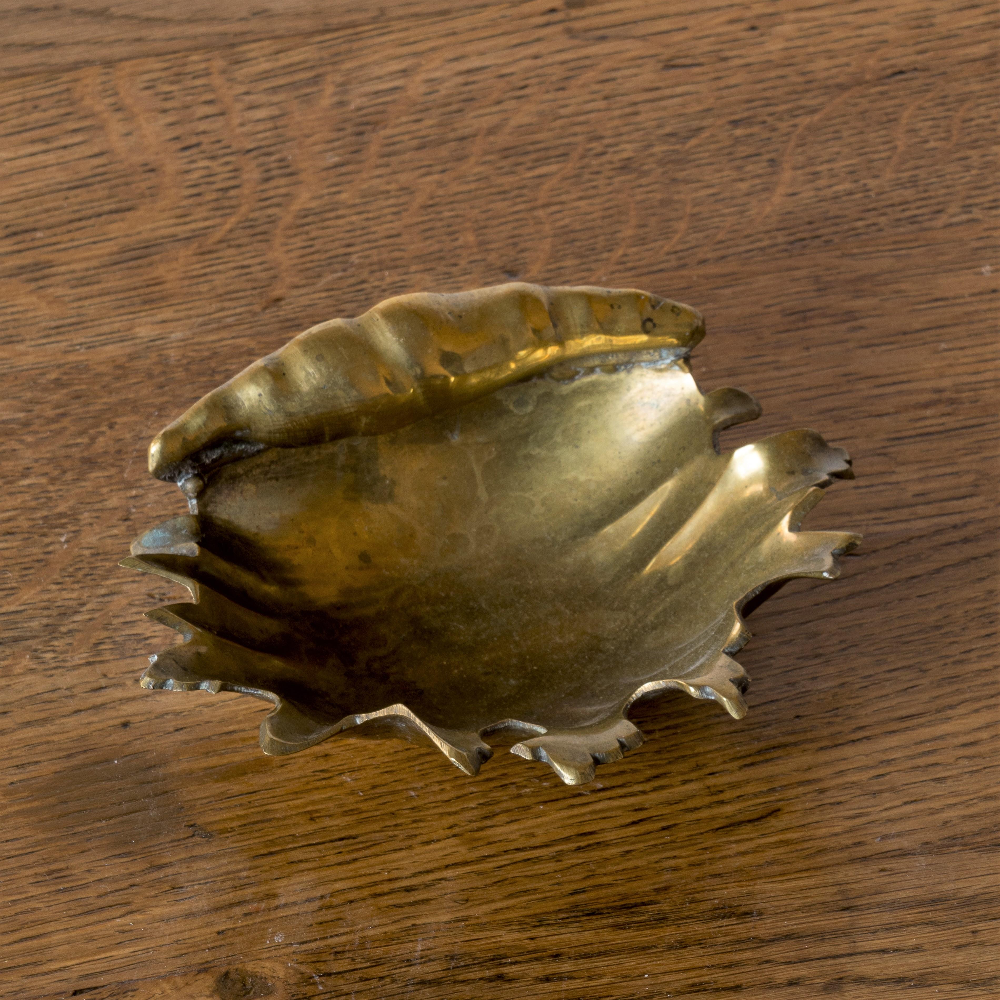 Embossed Solid Bronze Scallop Shaped Decorative Vide-Poches - France 1970's For Sale