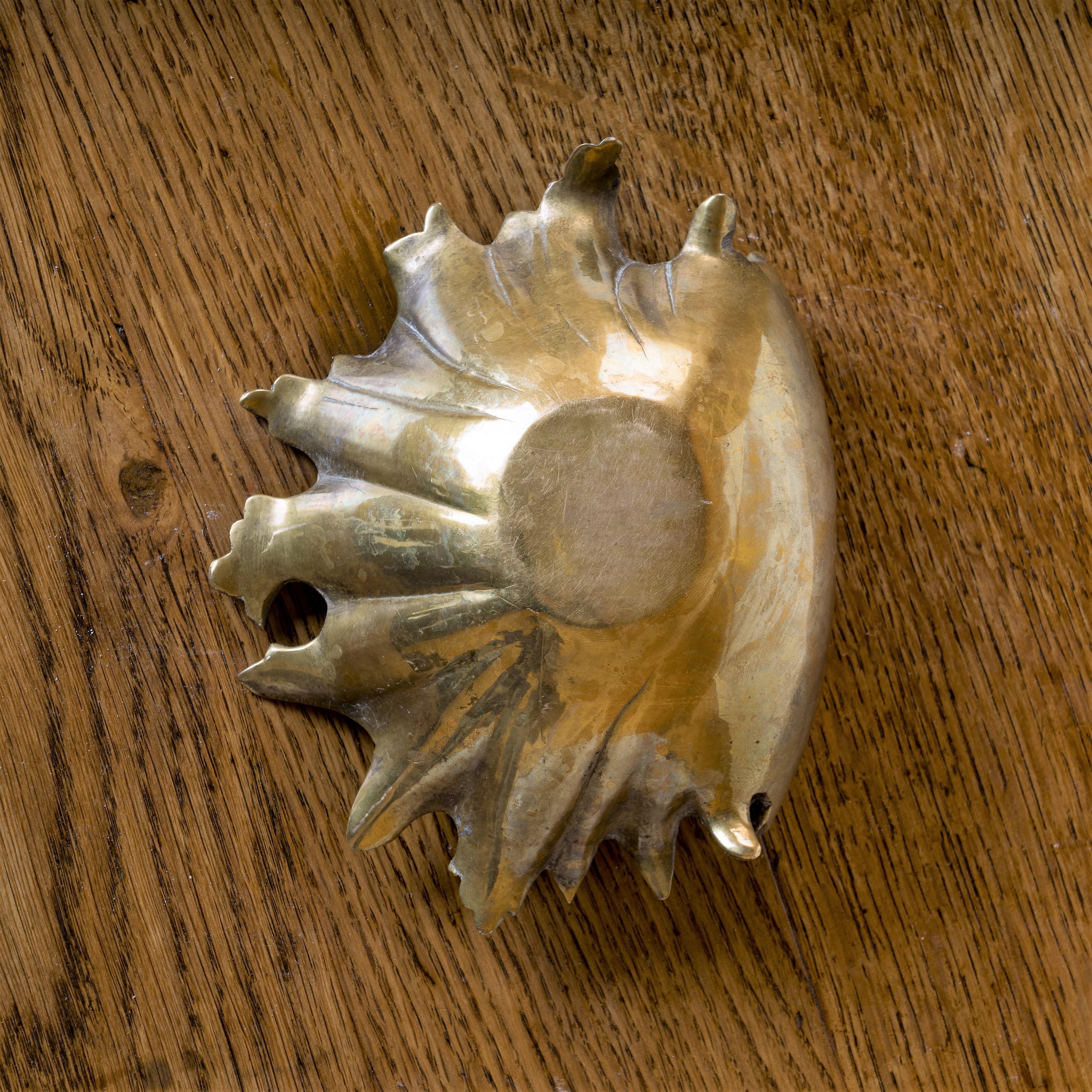 Solid Bronze Scallop Shaped Decorative Vide-Poches - France 1970's In Good Condition For Sale In New York, NY
