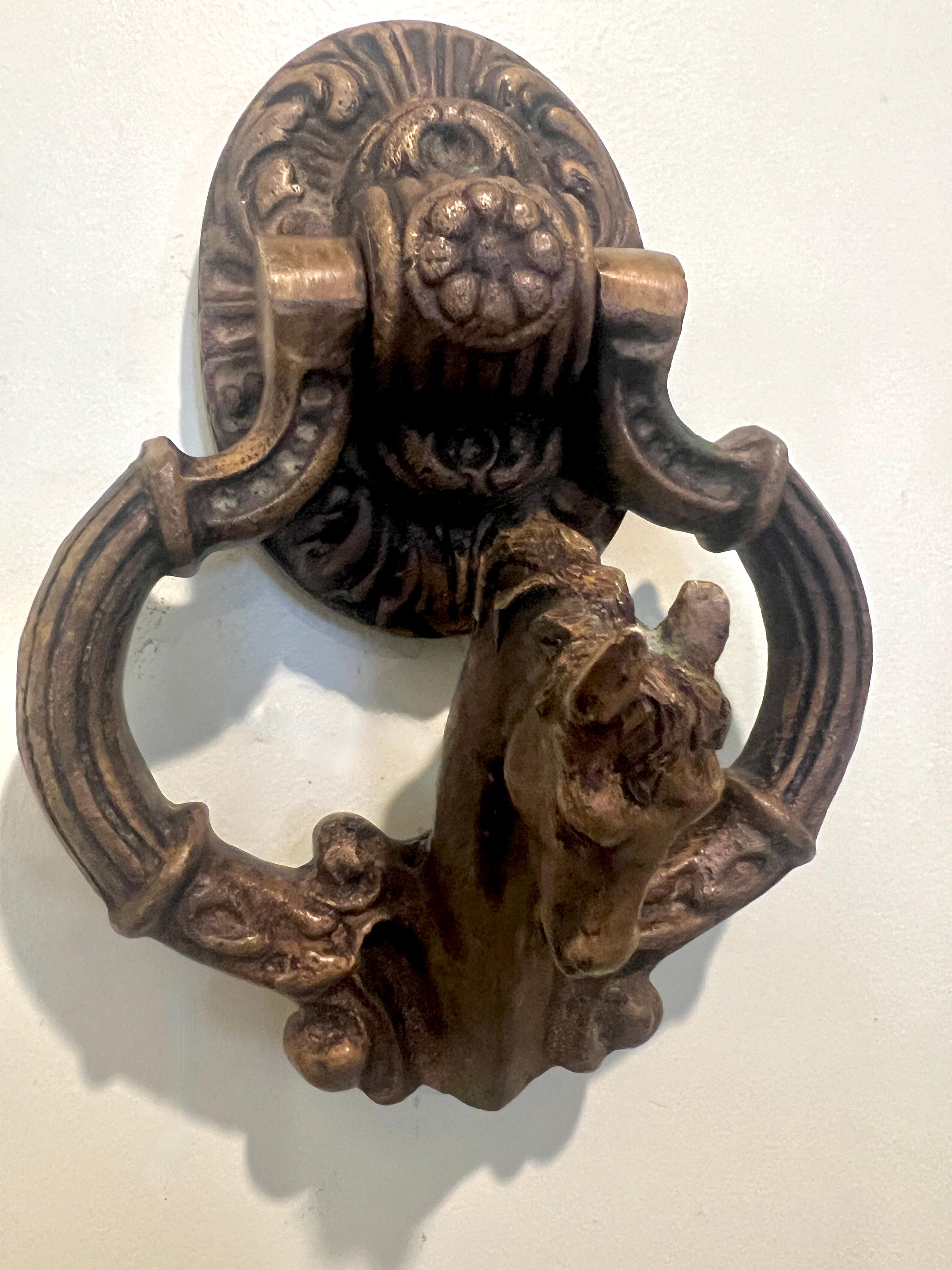 Battente per porta in bronzo massiccio con scultura in ottone a forma di testa di cavallo in vendita 4