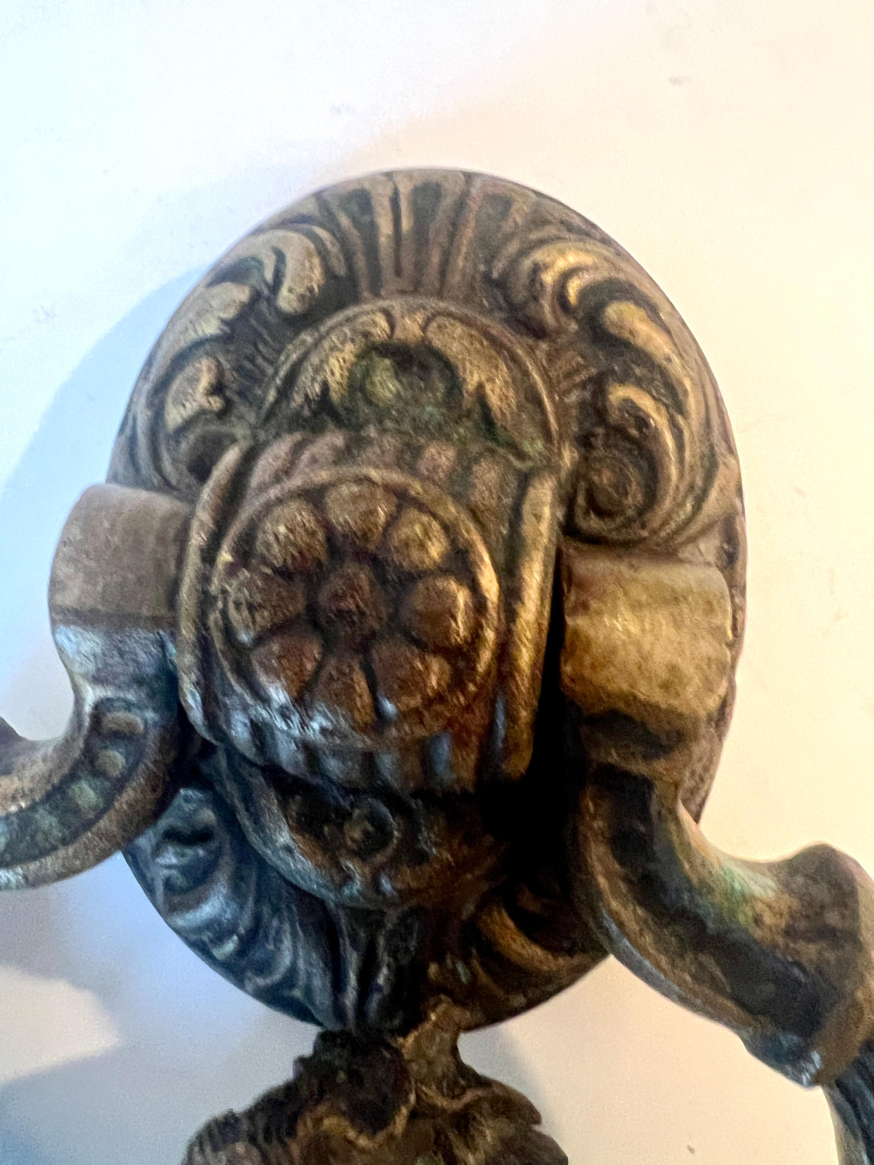 Bronzo Battente per porta in bronzo massiccio con scultura in ottone a forma di testa di cavallo in vendita
