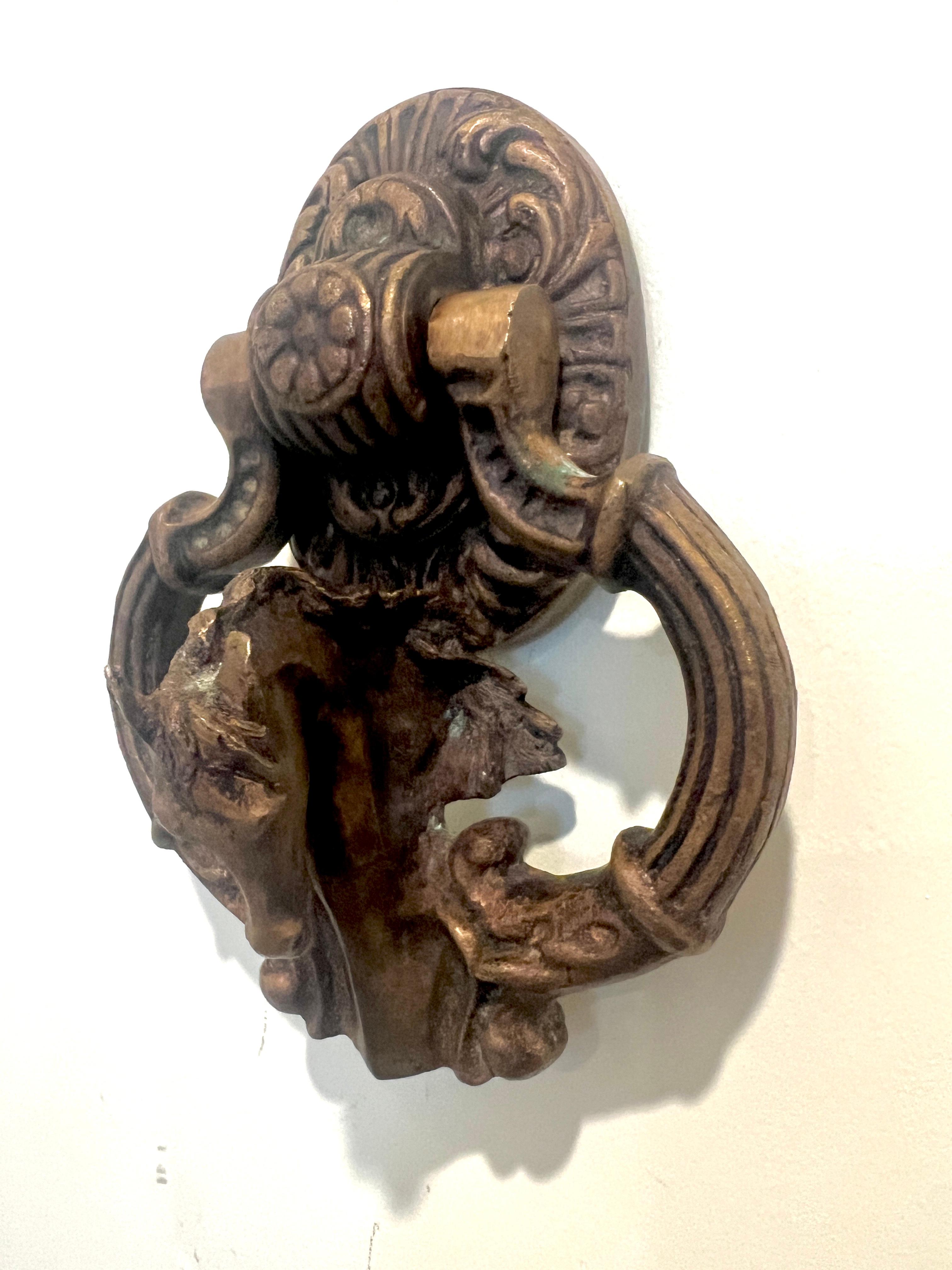 Battente per porta in bronzo massiccio con scultura in ottone a forma di testa di cavallo in vendita 3