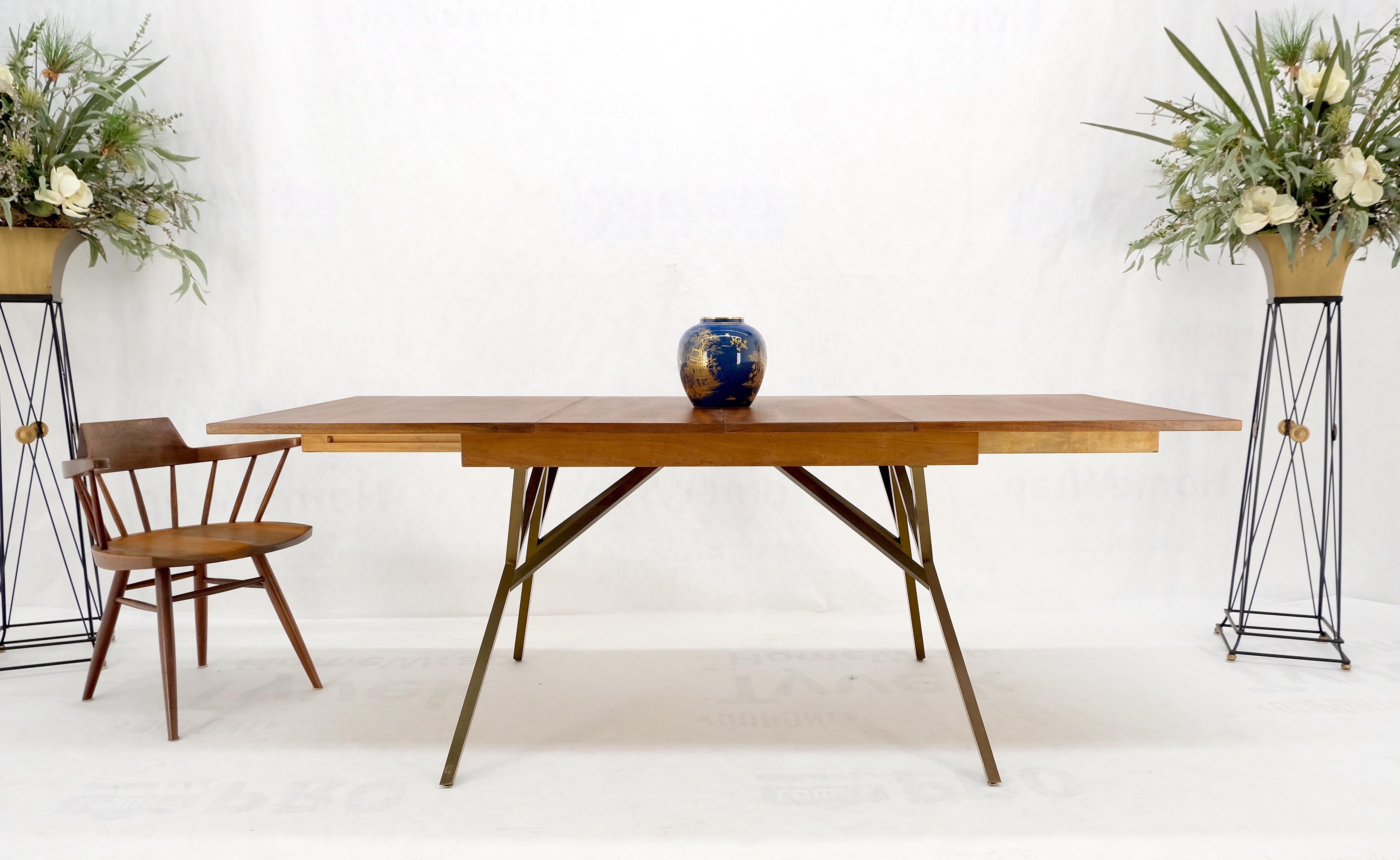 Solid Bronze Square Profile Two Extension Boards Walnut Top Dining Table Mint ! Bon état - En vente à Rockaway, NJ
