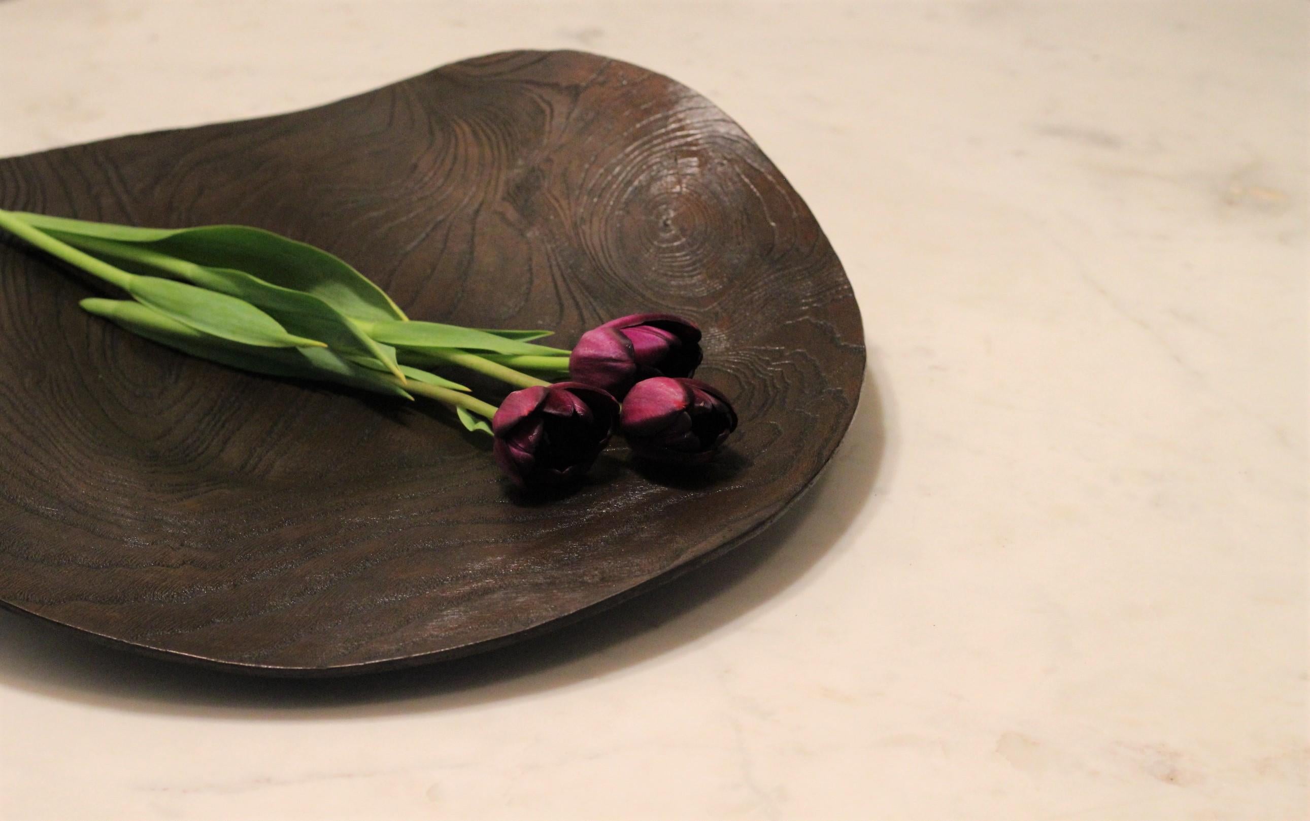 Solid Bronze ‘Willow Platter’ or Dish with Wood Texture and Blackened Patina im Angebot 1