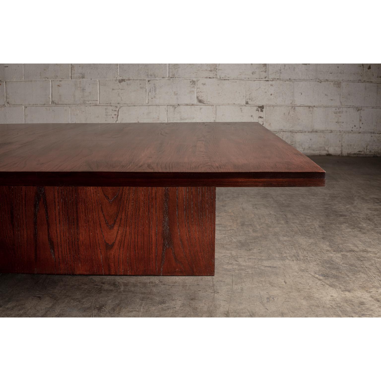 Moderne Table basse carrée en chêne massif brun par No Age Studio en vente