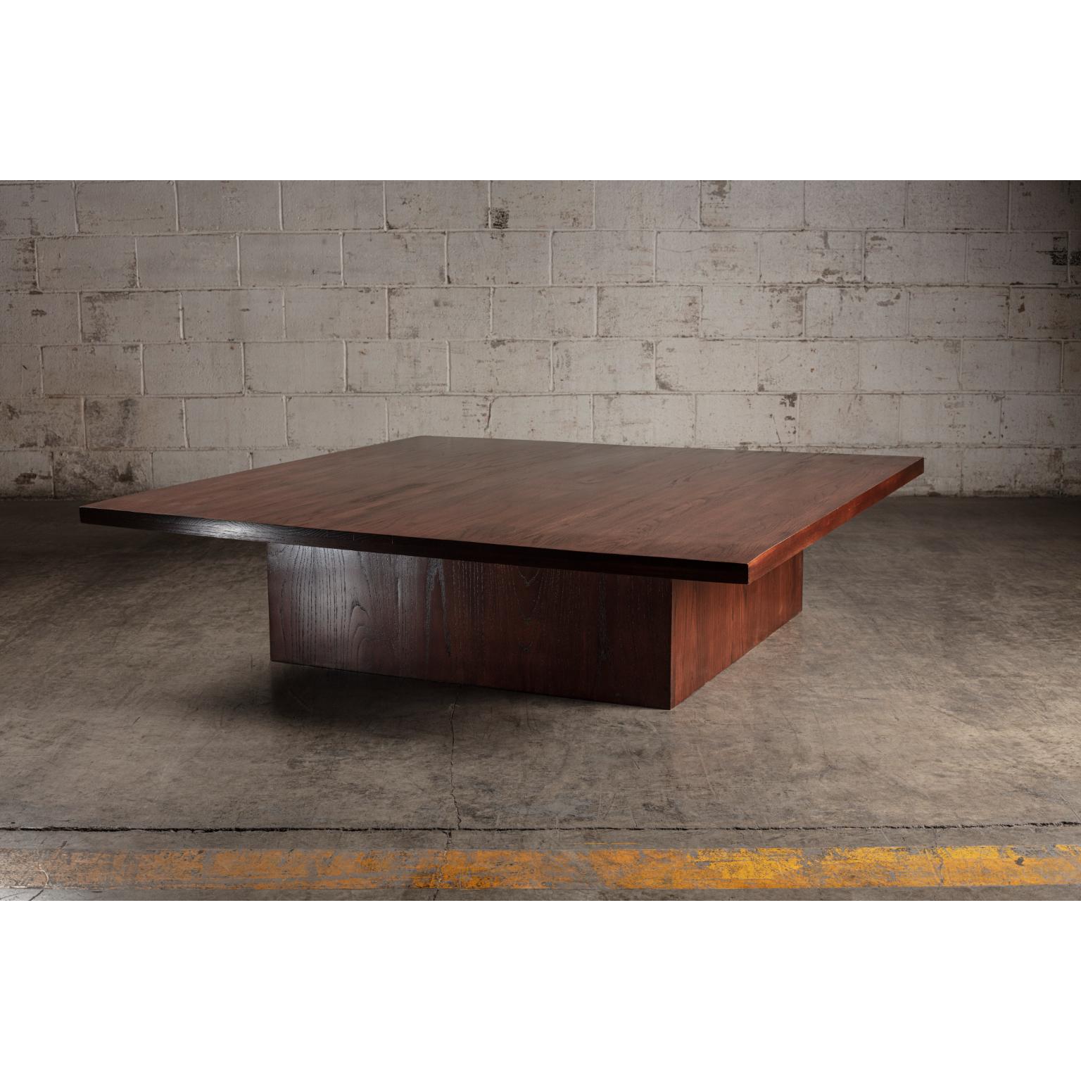 XXIe siècle et contemporain Table basse carrée en chêne massif brun par No Age Studio en vente