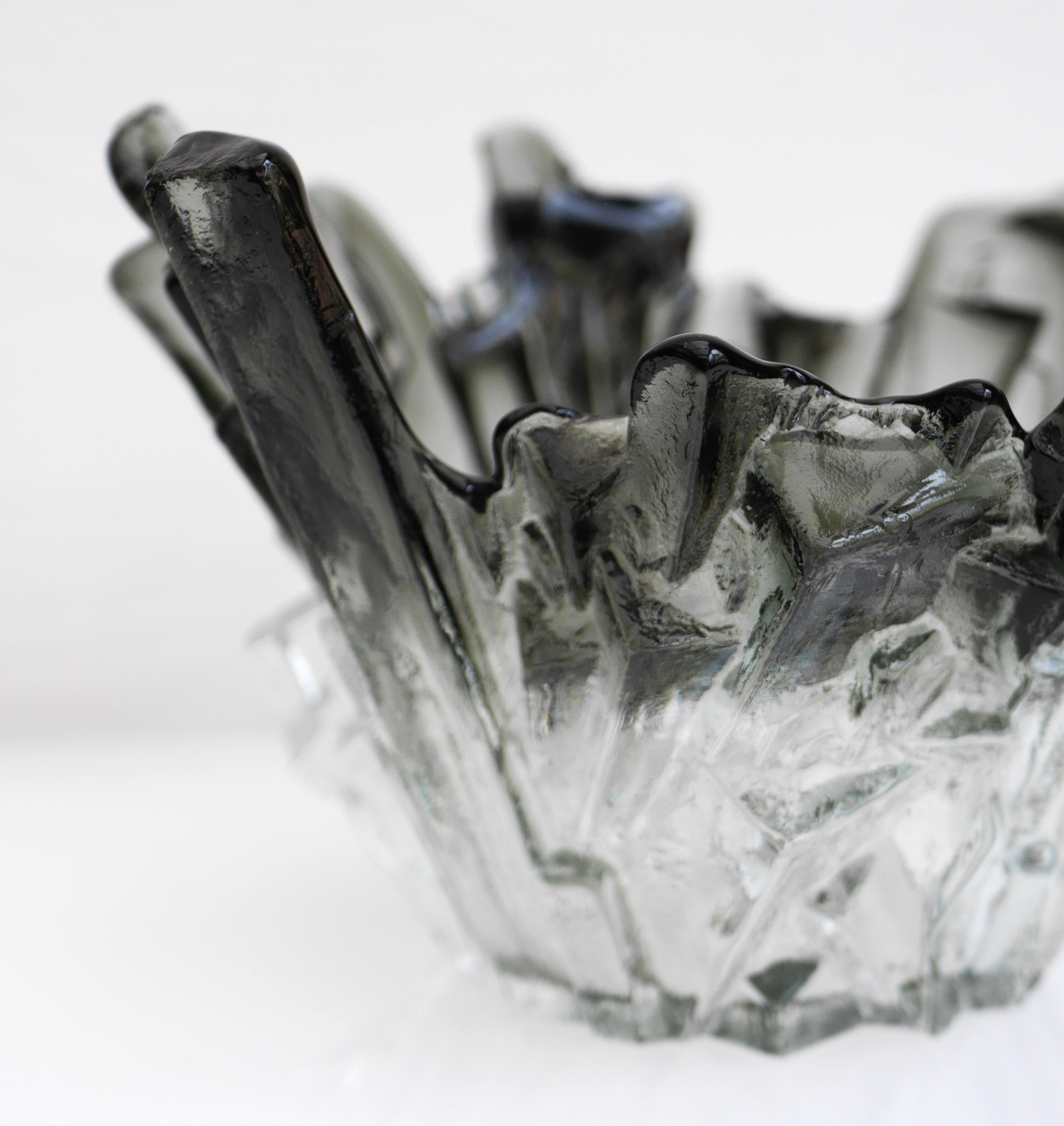 Solid Brutalist Art Glass Bowl by Pertti Santalahti, Humppila, Finland For Sale 4
