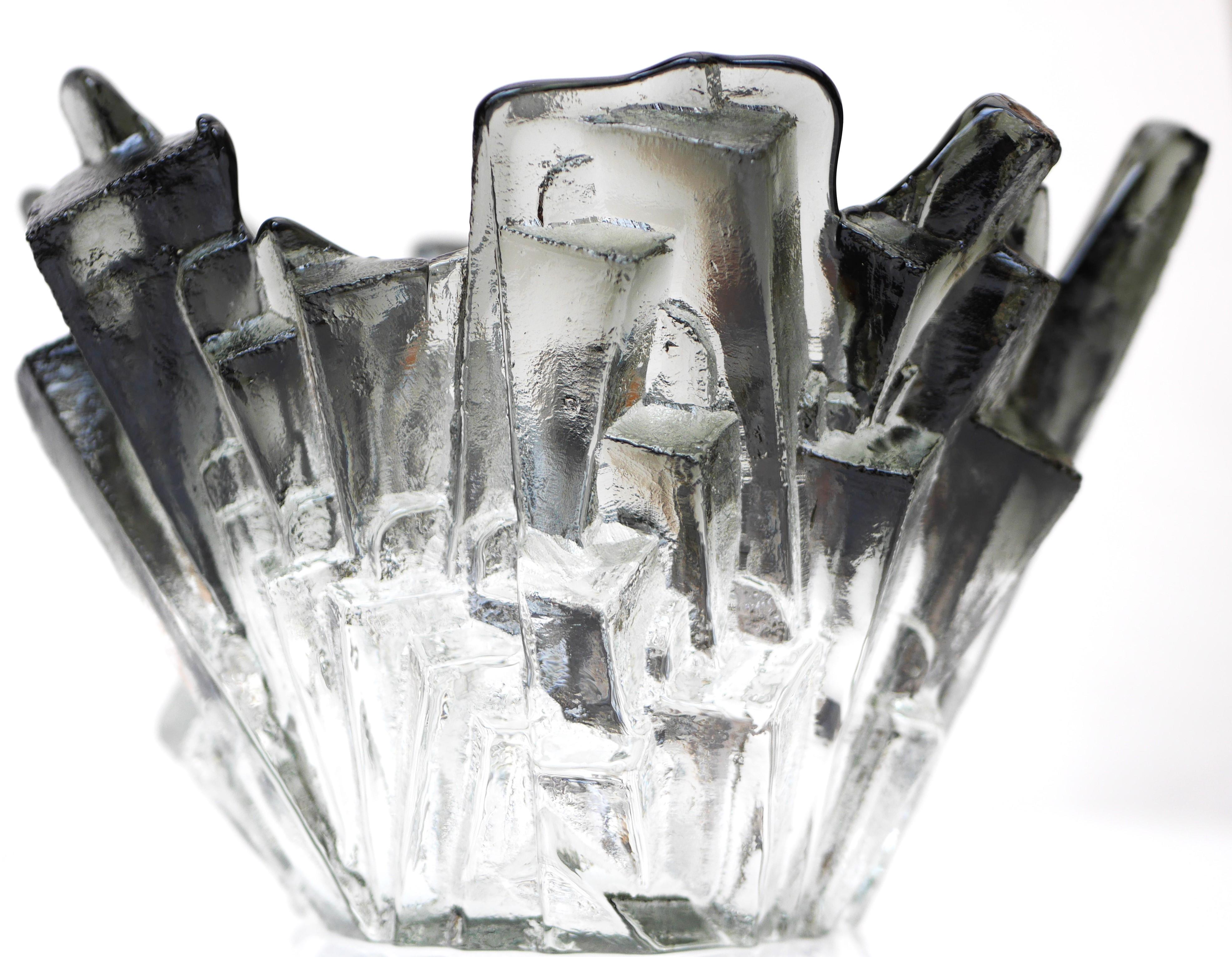 Solid Brutalist Art Glass Bowl by Pertti Santalahti, Humppila, Finland For Sale 5