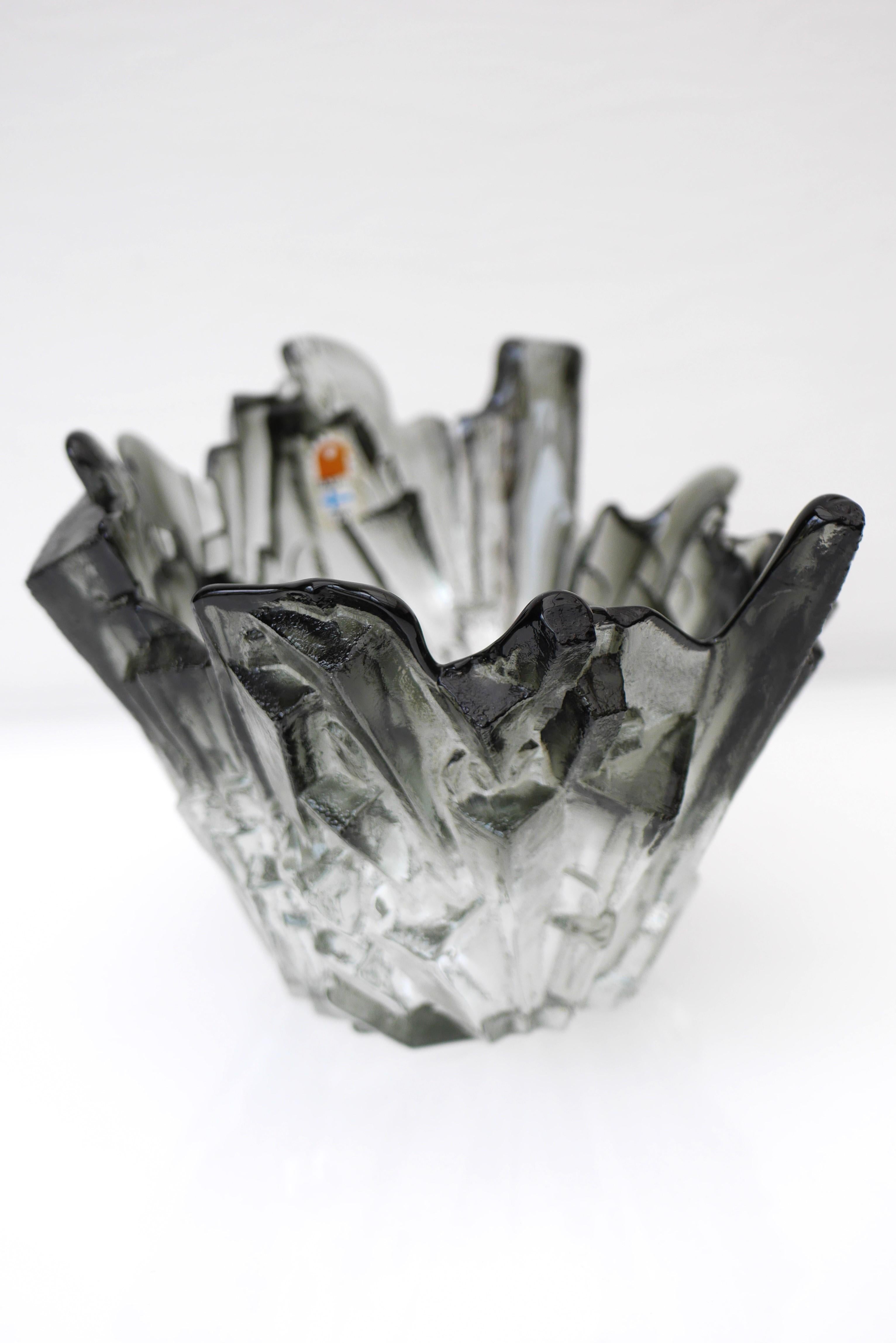 Solid Brutalist Art Glass Bowl by Pertti Santalahti, Humppila, Finland For Sale 6